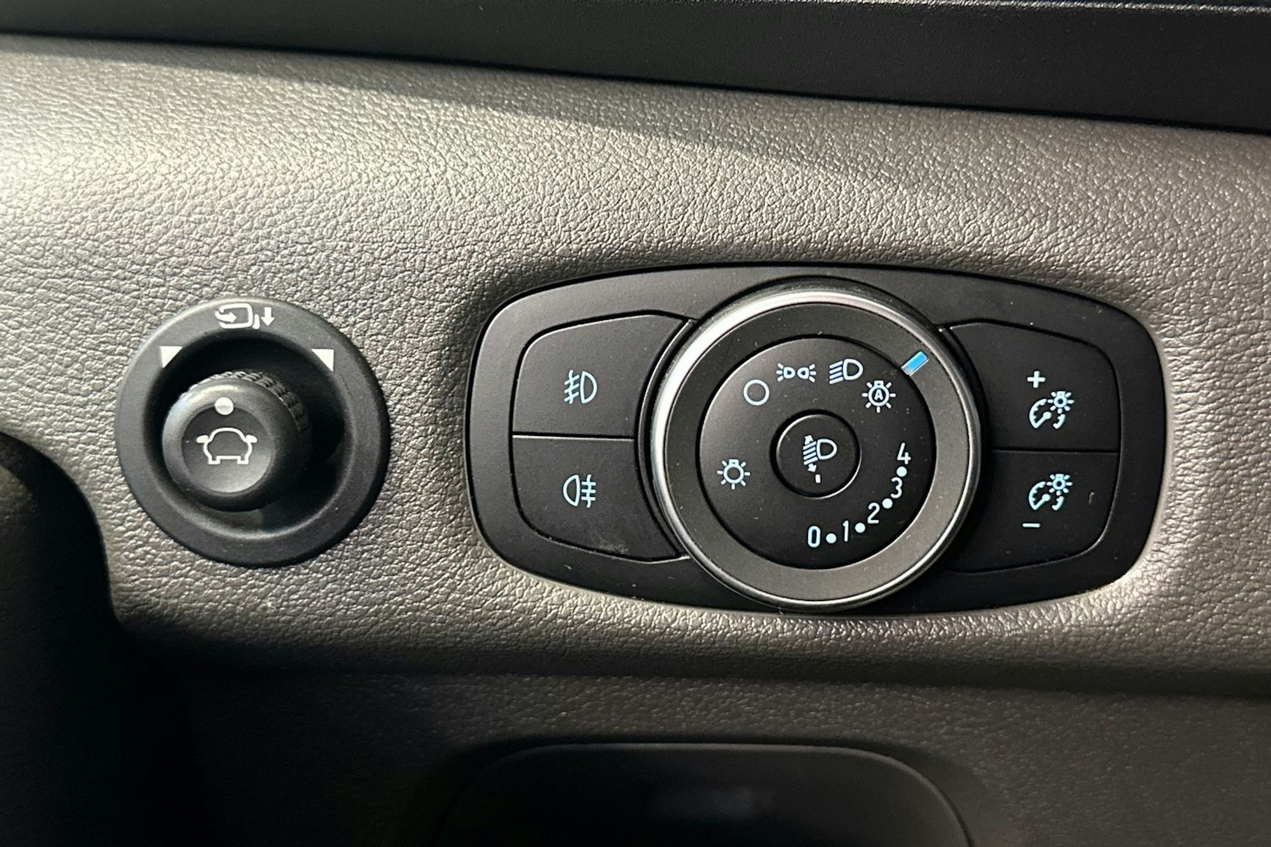 valkoinen Ford Transit 2021 kuva 30.