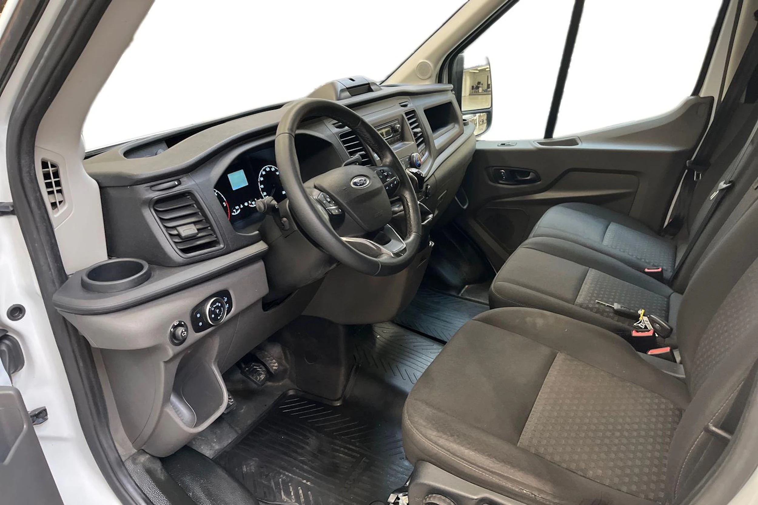 valkoinen Ford Transit 2021 kuva 8.
