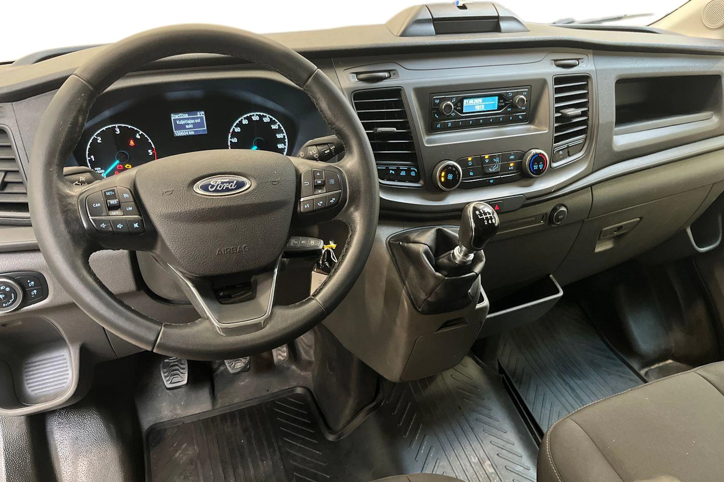 valkoinen Ford Transit 2021 kuva 9.