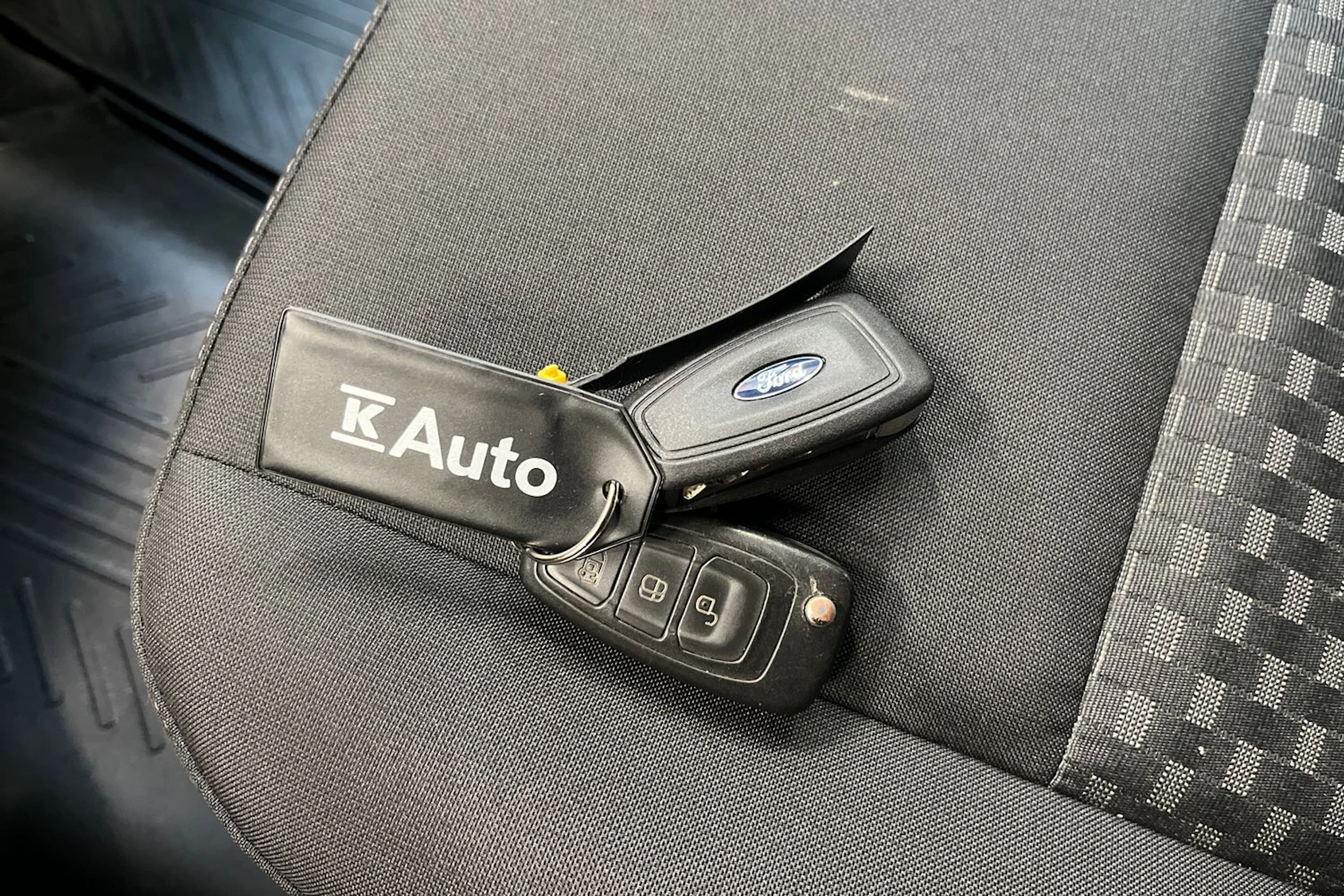 valkoinen Ford Transit 2021 kuva 22.