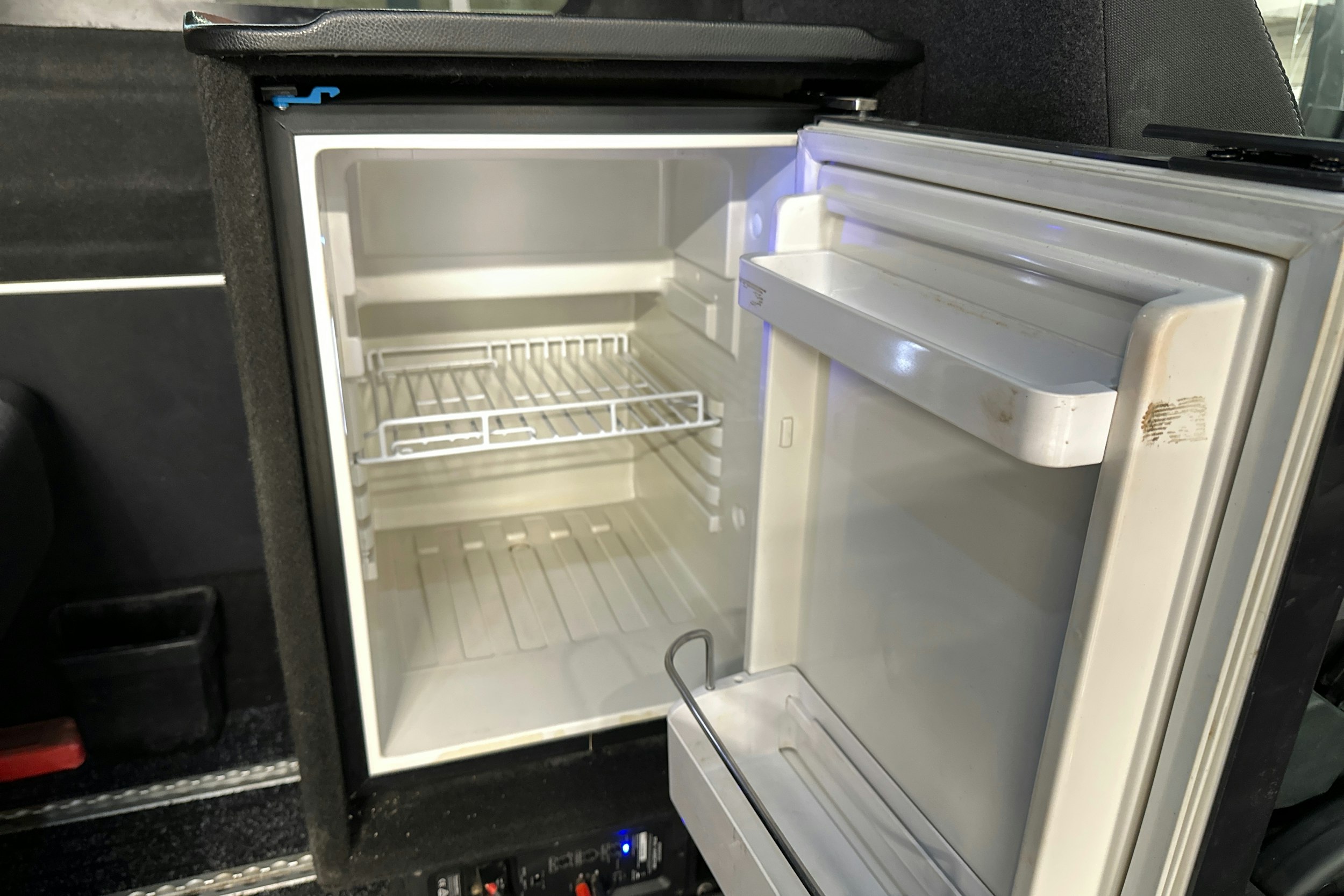 musta Ford Transit 2021 kuva 15.