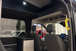 musta Ford Transit 2021 kuva 18.