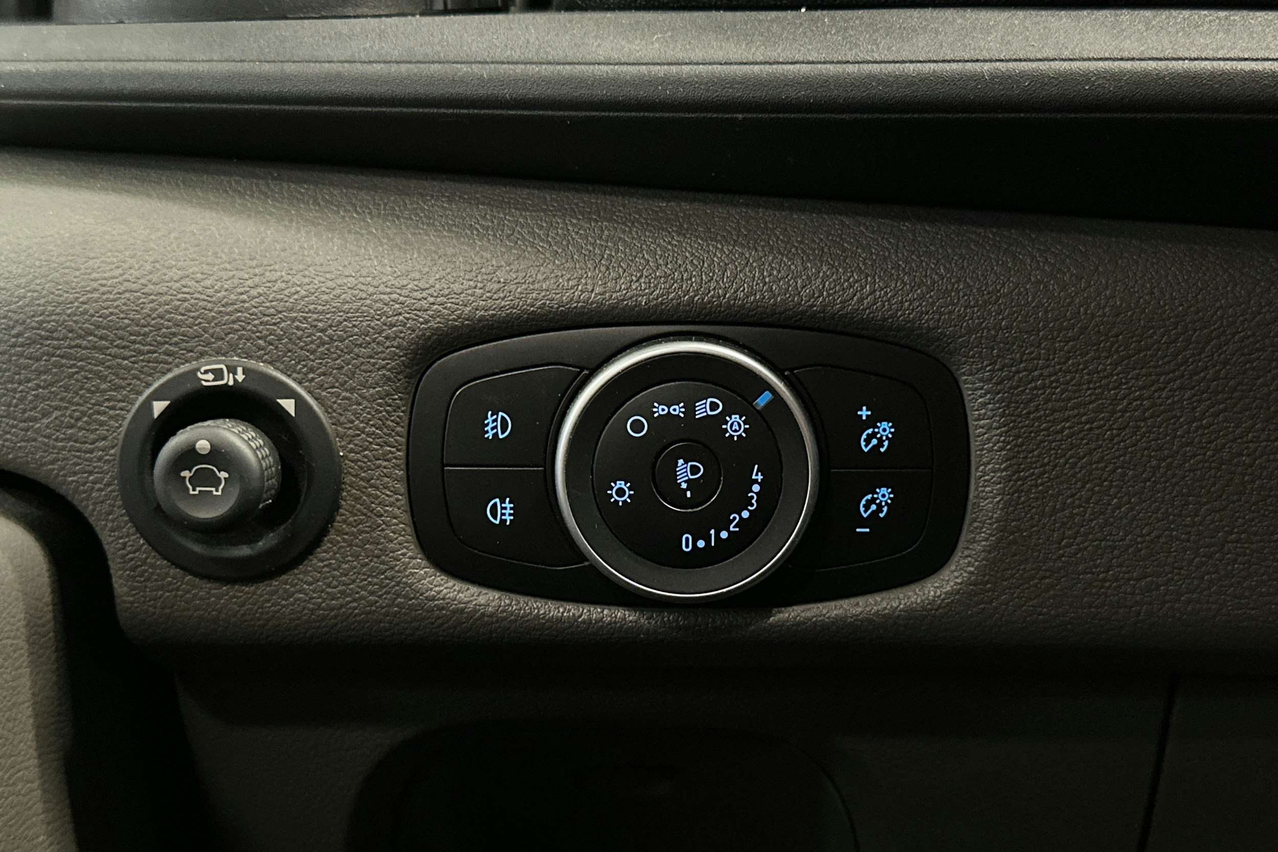 musta Ford Transit 2021 kuva 20.