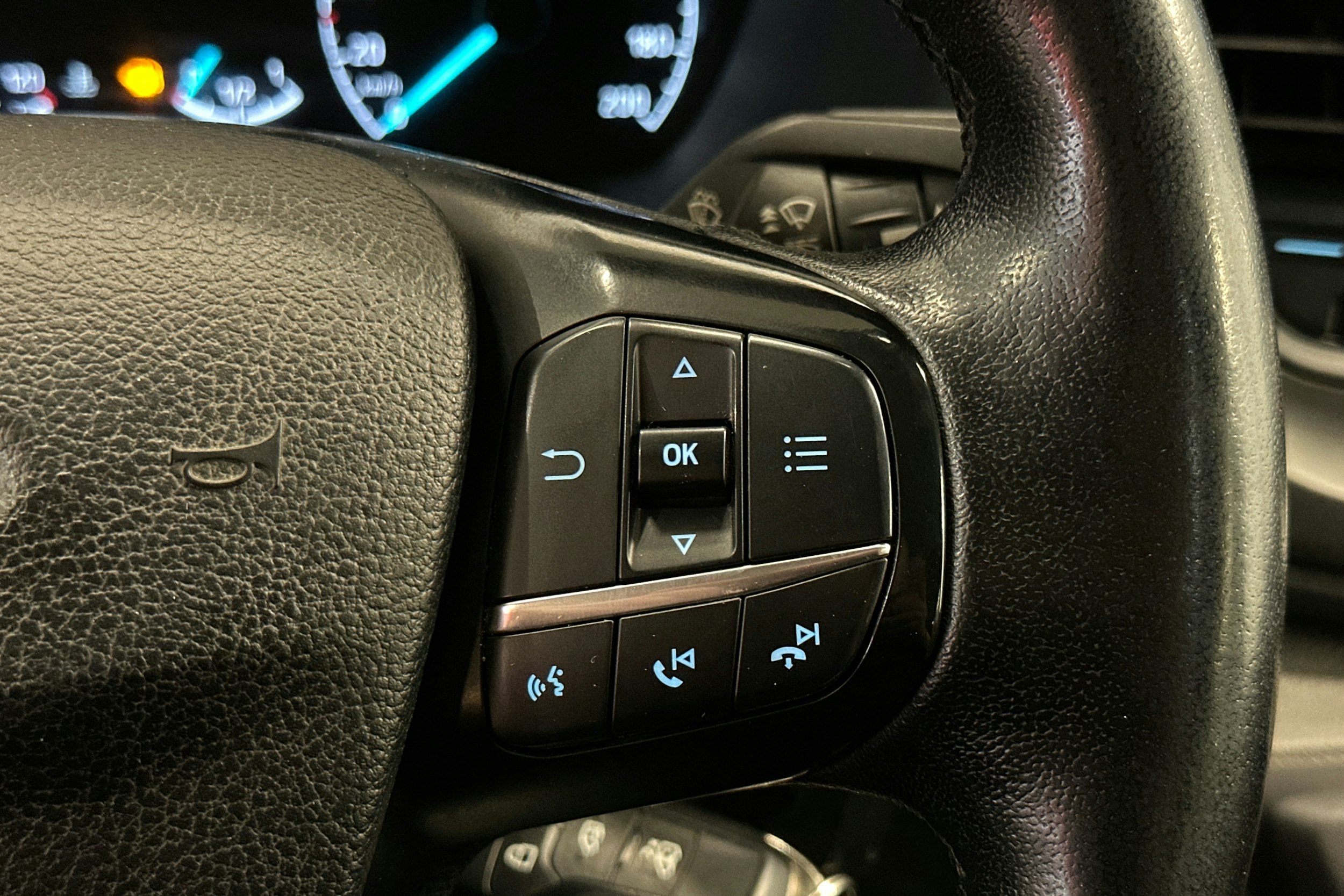 musta Ford Transit 2021 kuva 25.