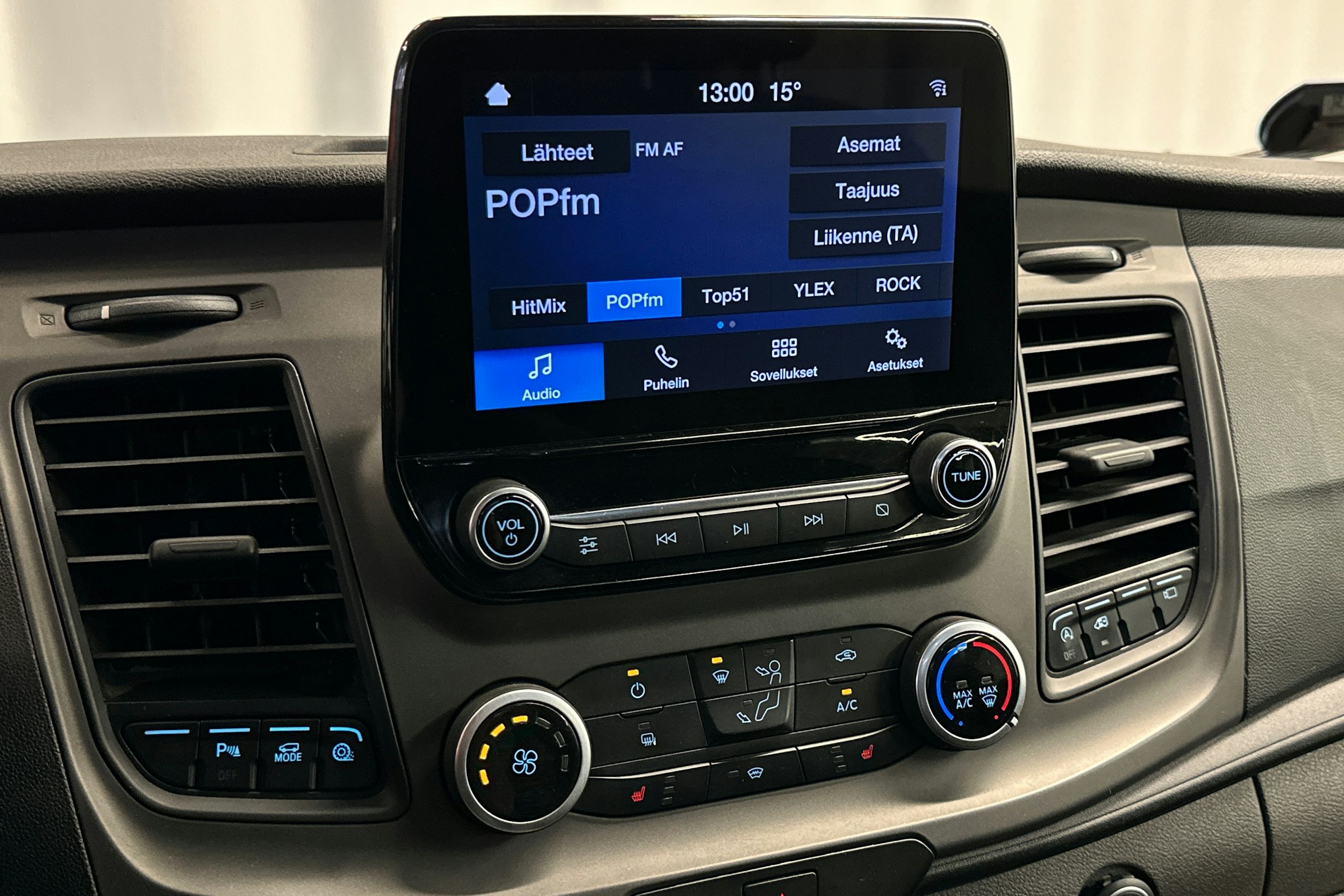 musta Ford Transit 2021 kuva 26.