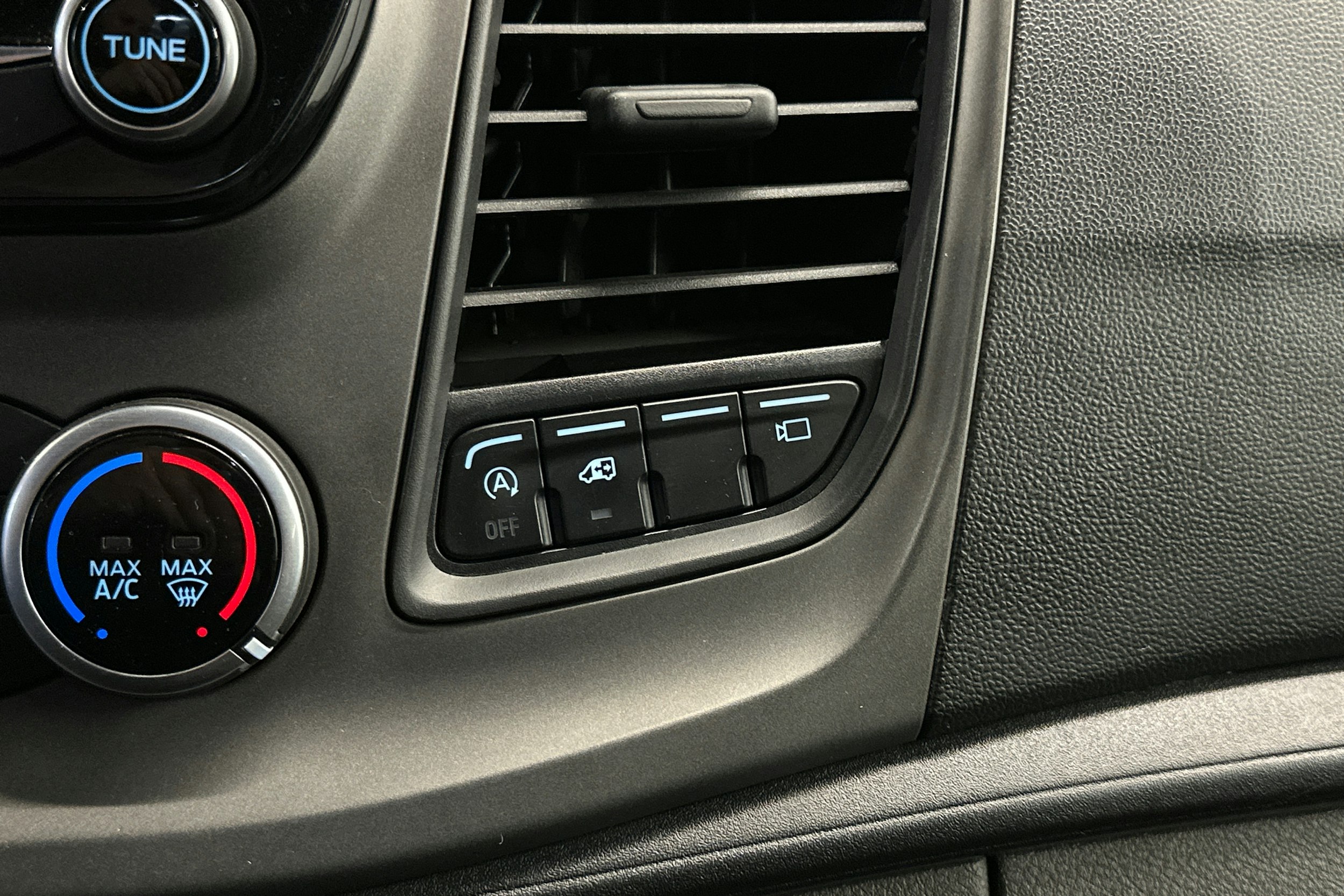 musta Ford Transit 2021 kuva 28.