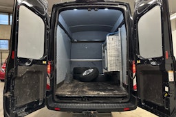 musta Ford Transit 2021 kuva 29.