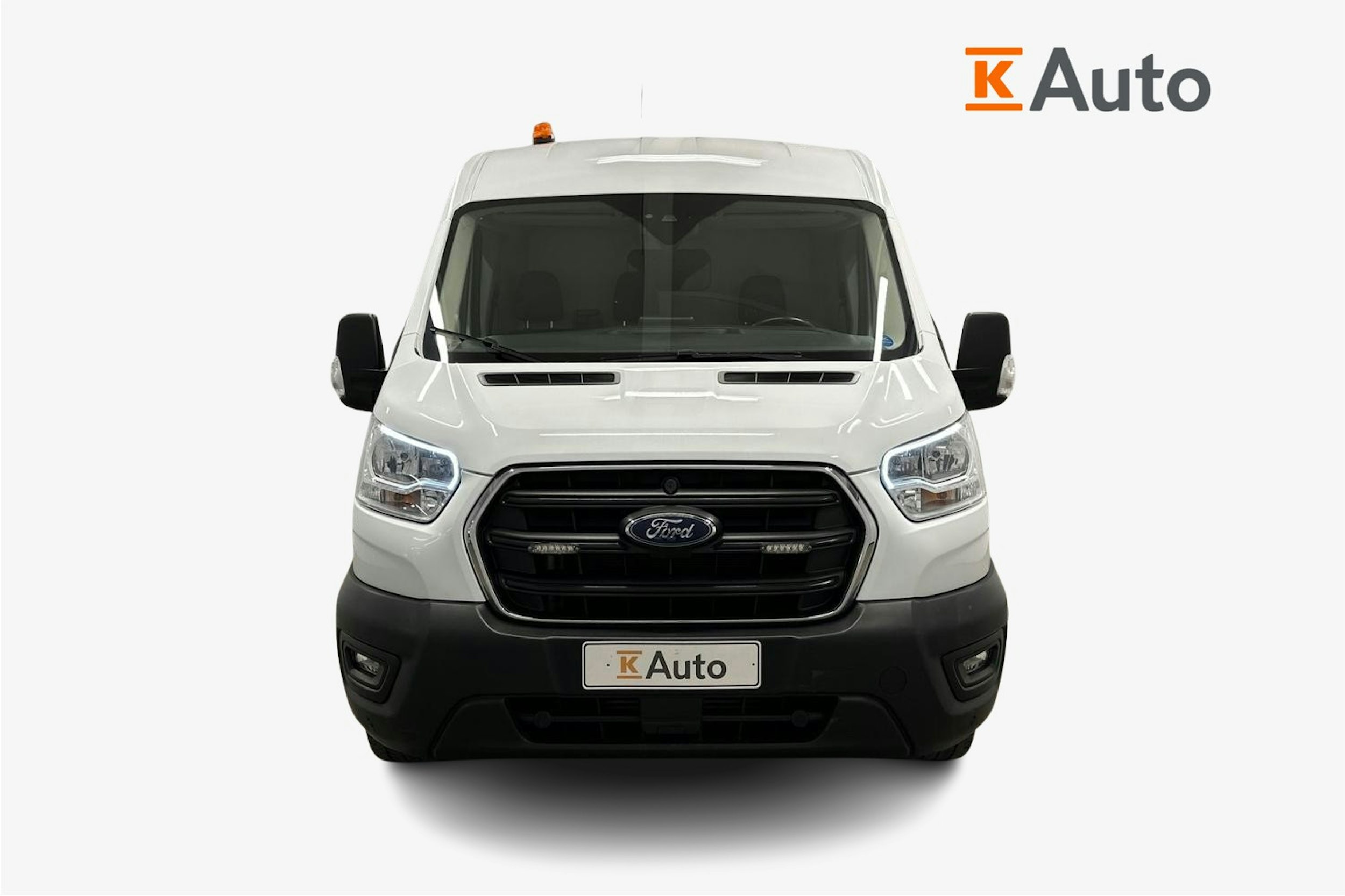 valkoinen Ford Transit 2022 kuva 4.
