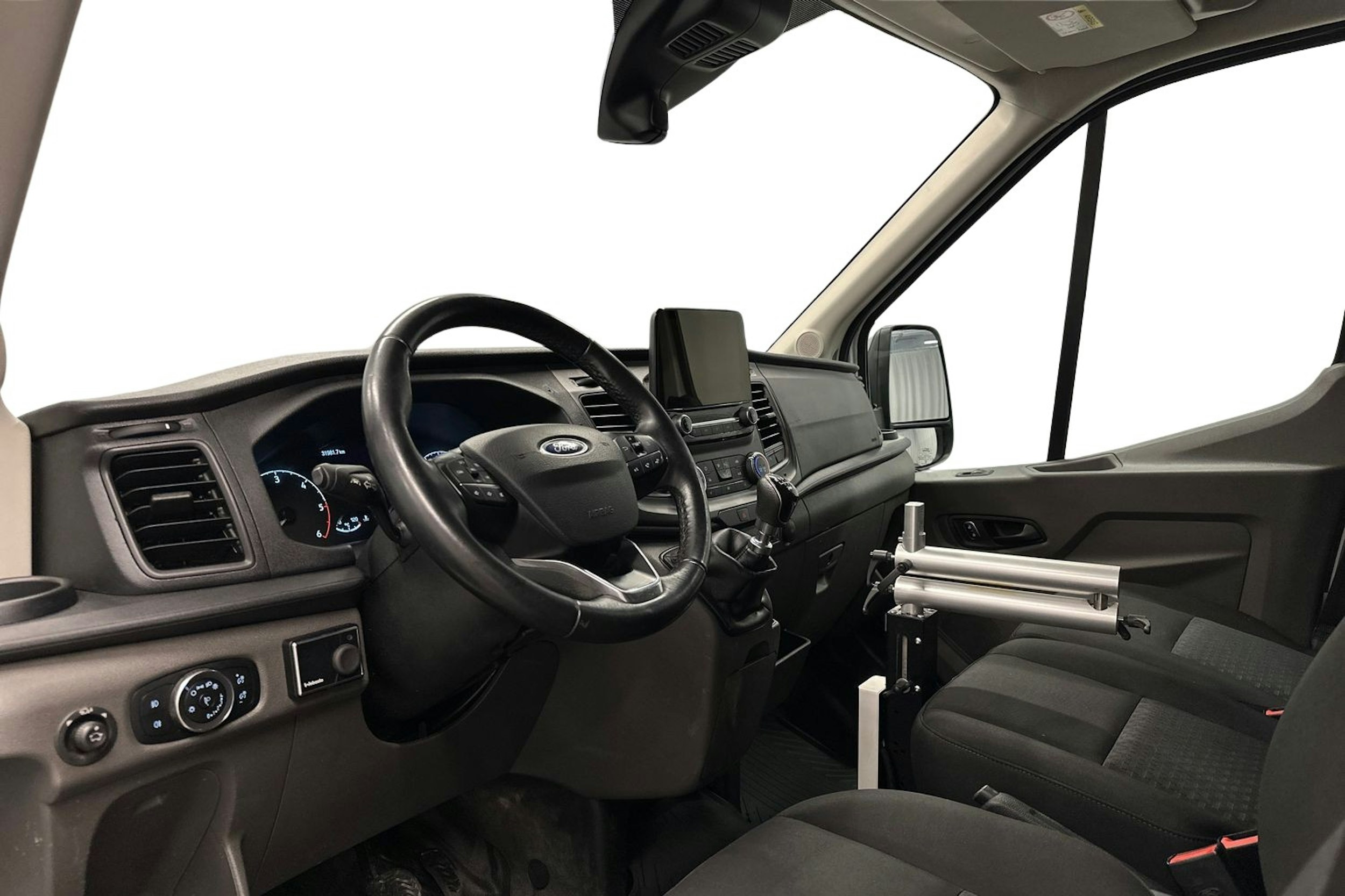 valkoinen Ford Transit 2022 kuva 6.