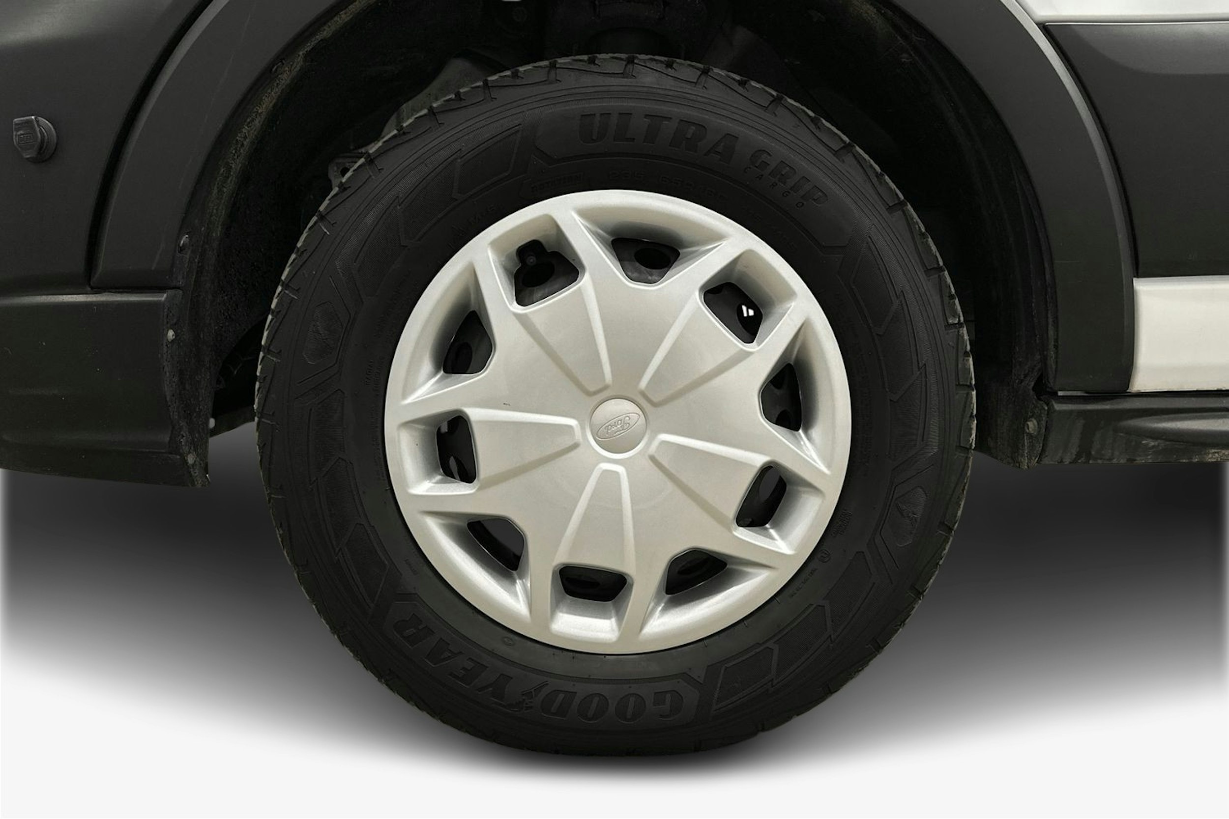 valkoinen Ford Transit 2022 kuva 8.