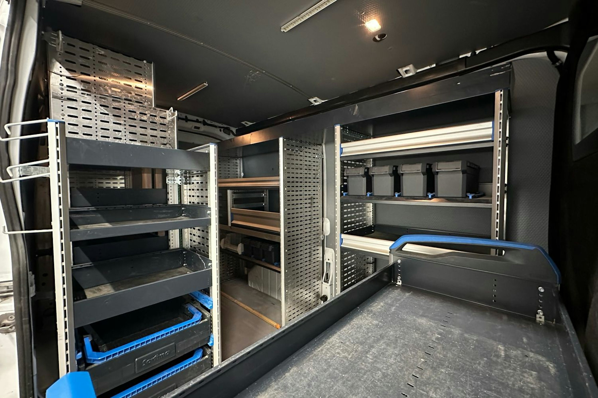 valkoinen Ford Transit 2022 kuva 10.