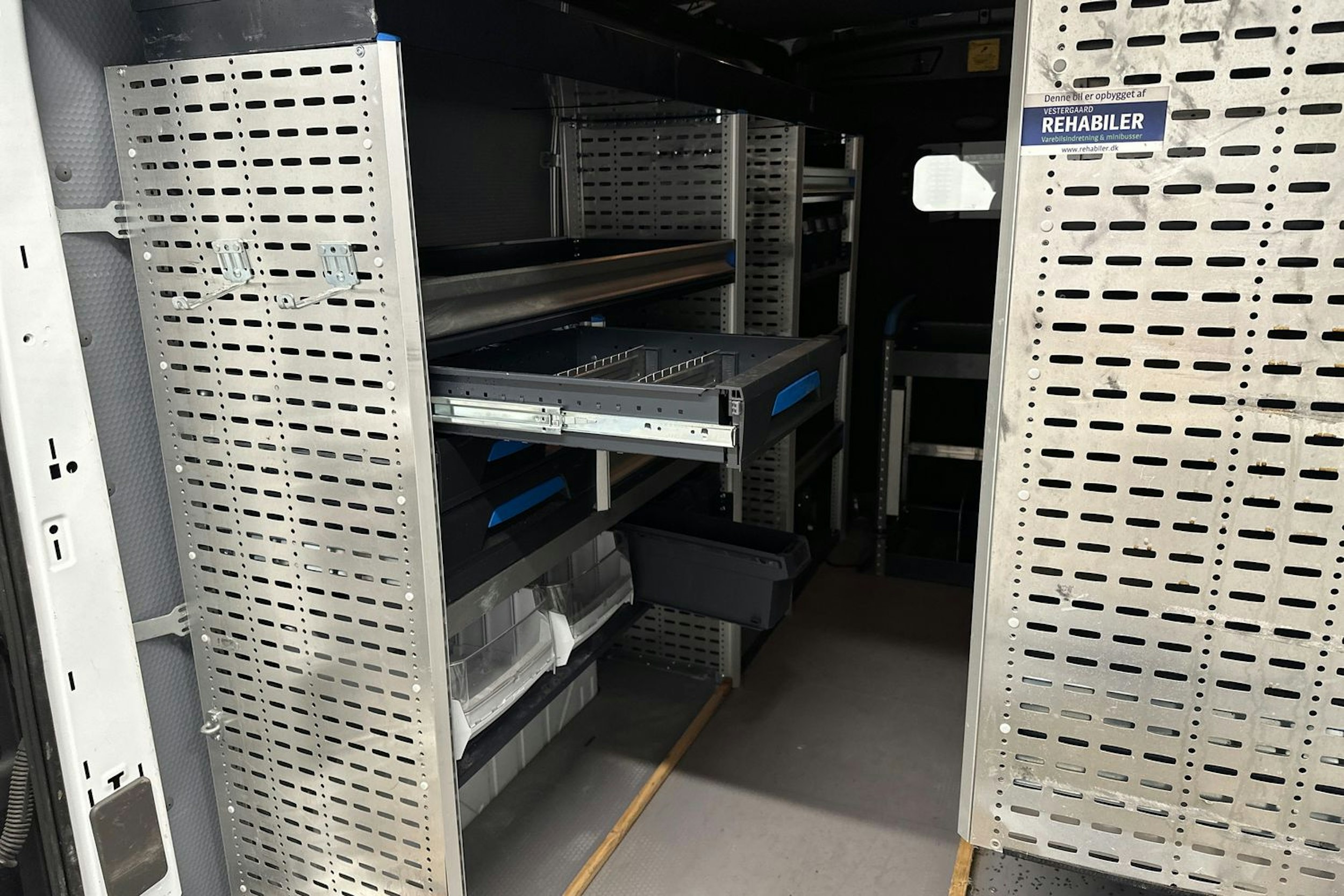 valkoinen Ford Transit 2022 kuva 11.