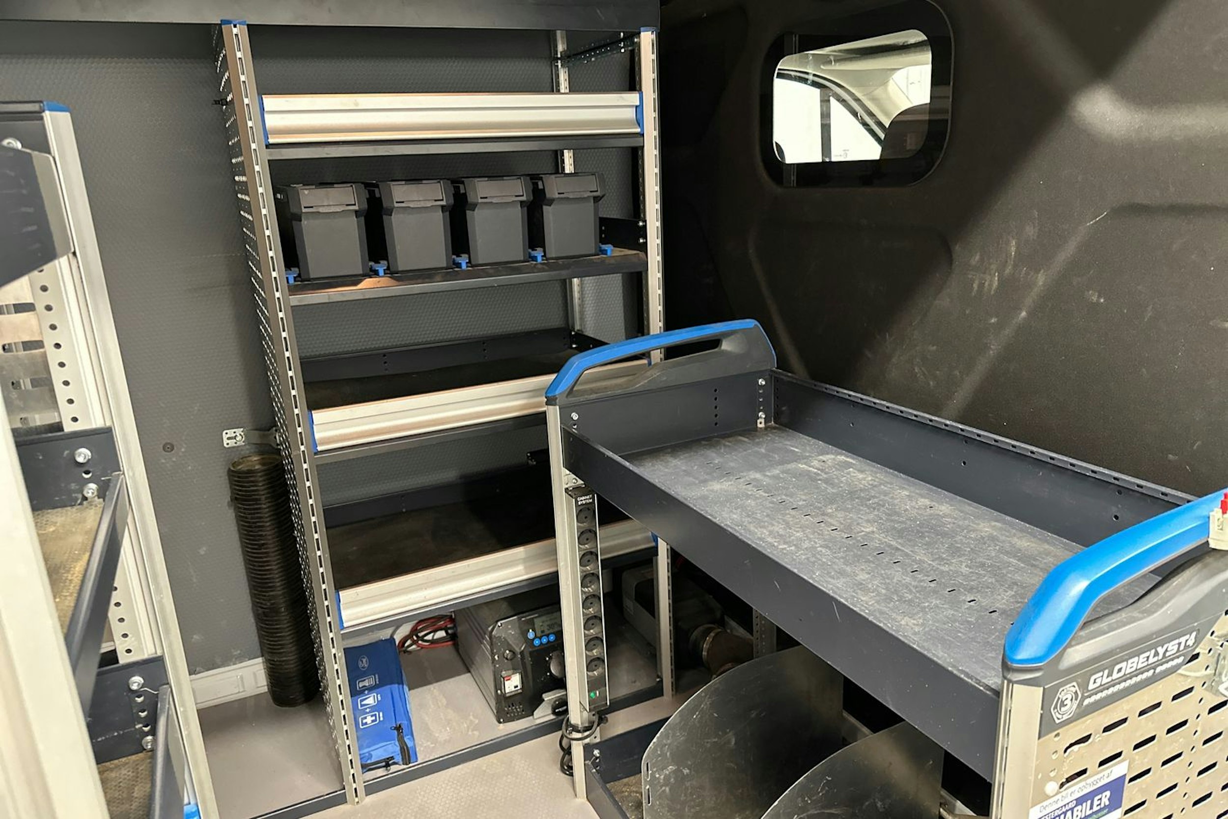 valkoinen Ford Transit 2022 kuva 13.