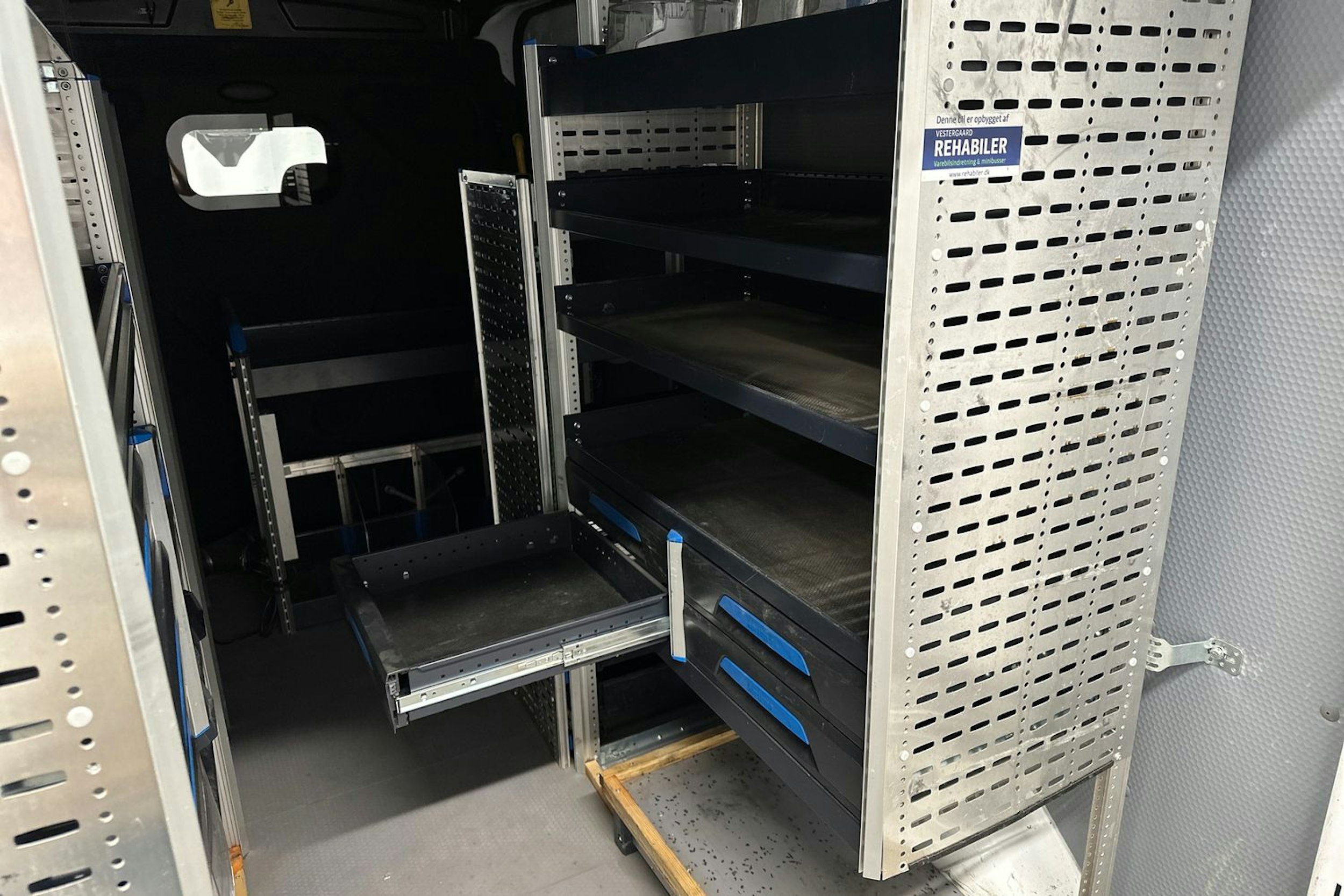 valkoinen Ford Transit 2022 kuva 14.