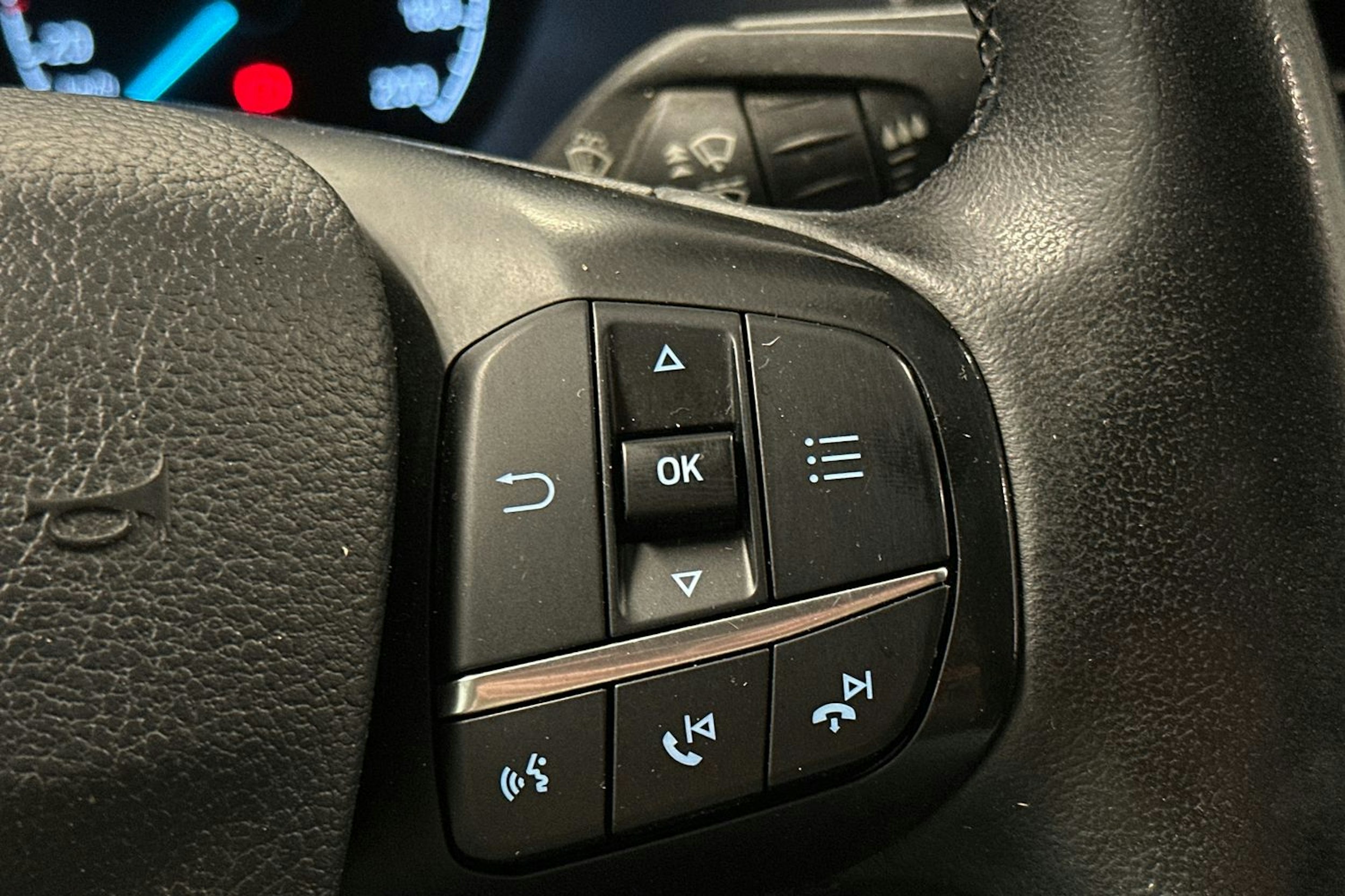 valkoinen Ford Transit 2022 kuva 18.