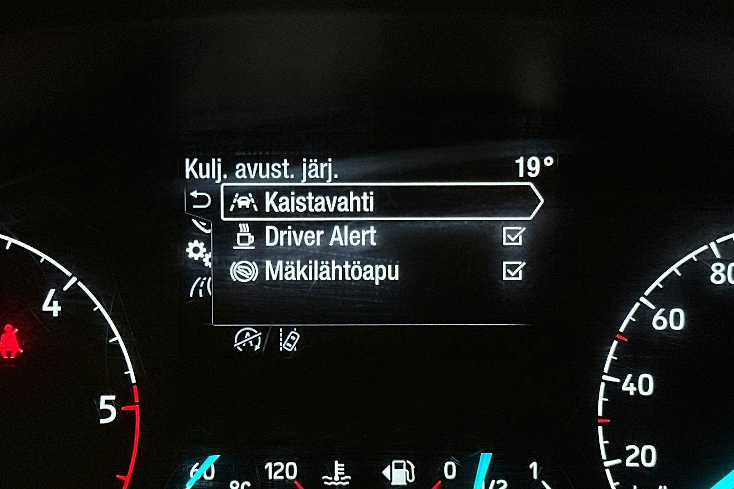 valkoinen Ford Transit 2022 kuva 20.