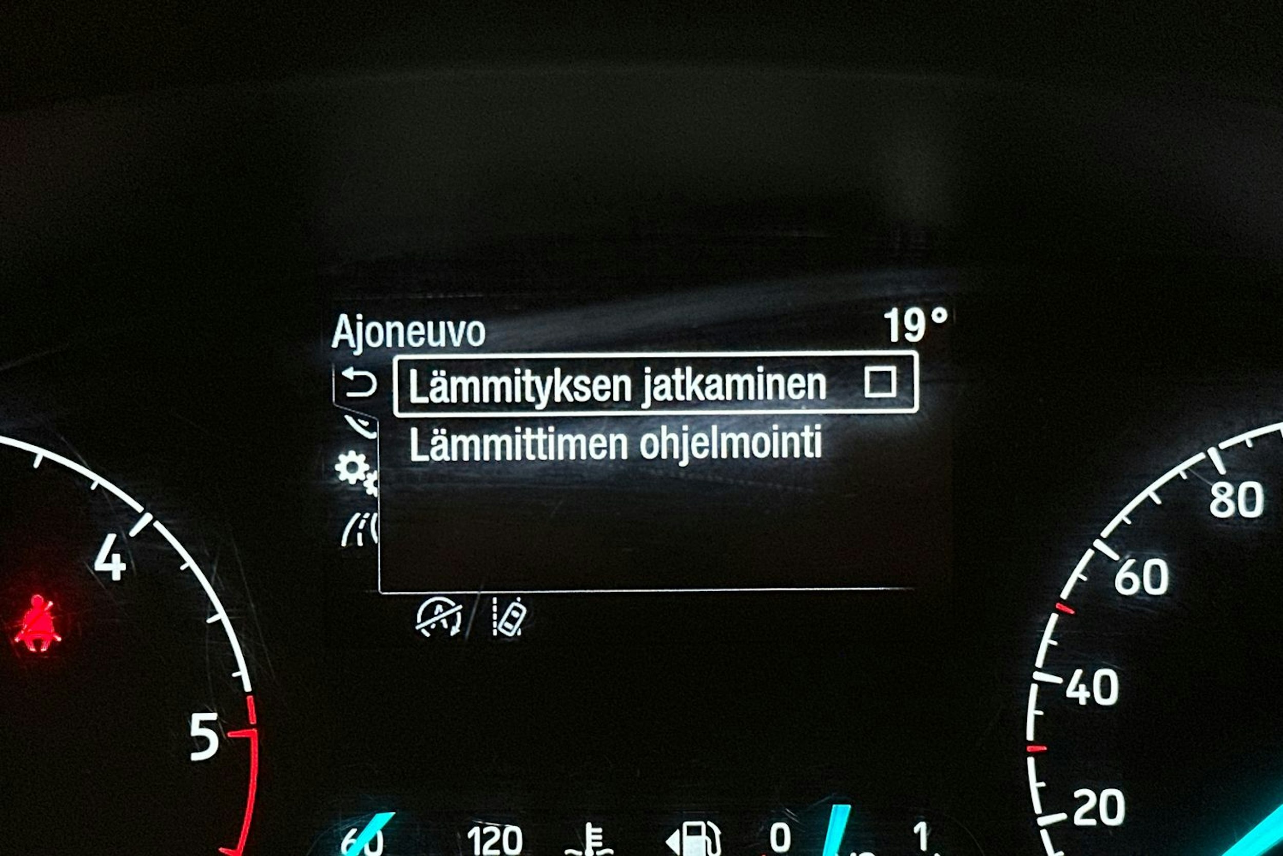 valkoinen Ford Transit 2022 kuva 21.