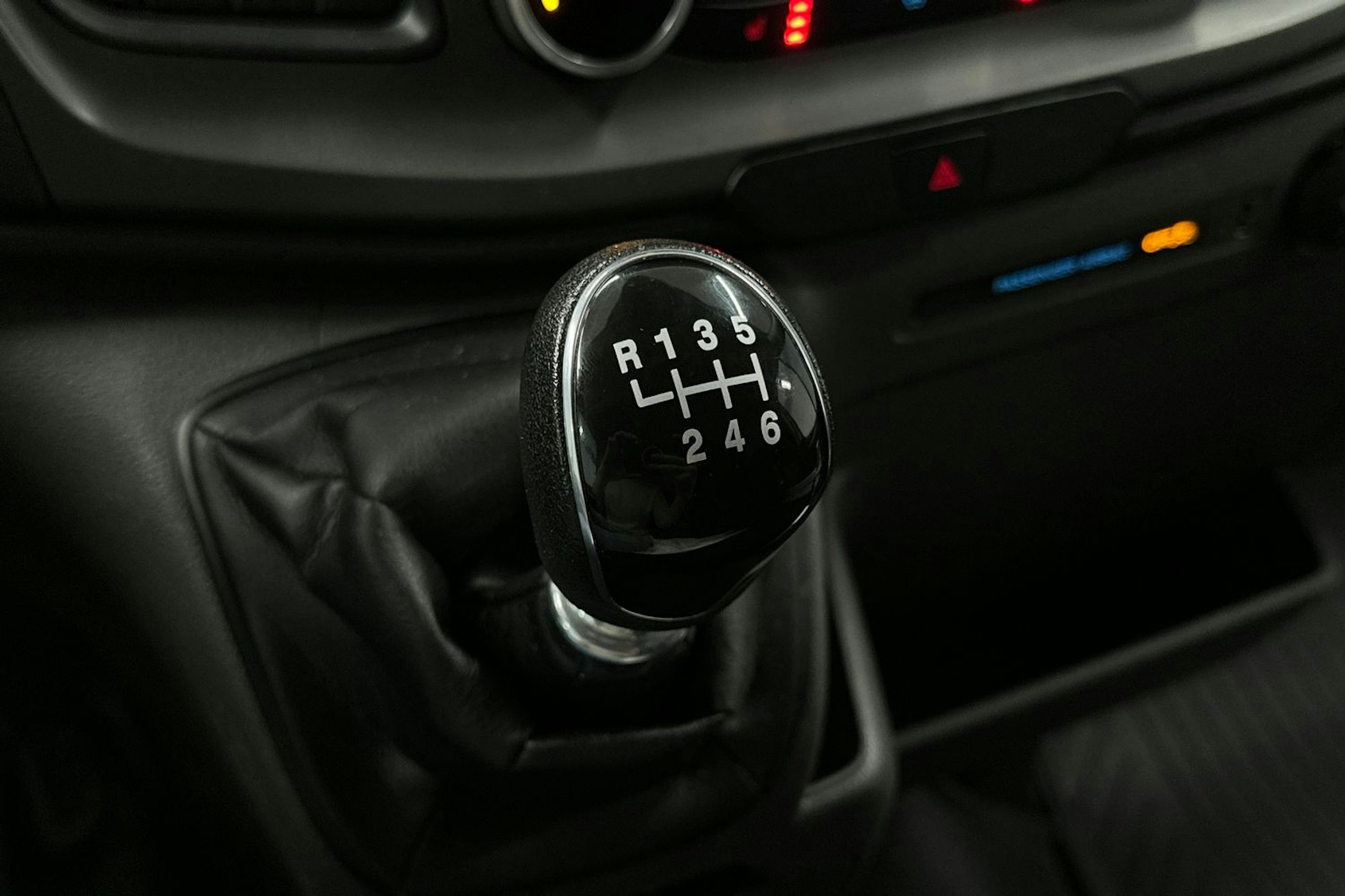 valkoinen Ford Transit 2022 kuva 23.