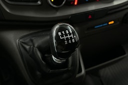 valkoinen Ford Transit 2022 kuva 23.