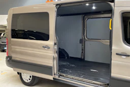 harmaa Ford Transit 2022 kuva 12.