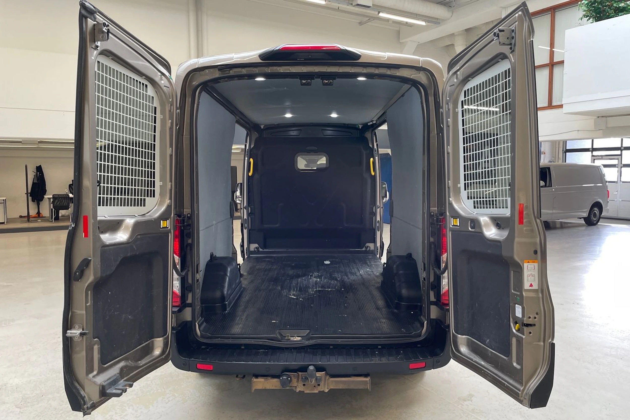 harmaa Ford Transit 2022 kuva 15.