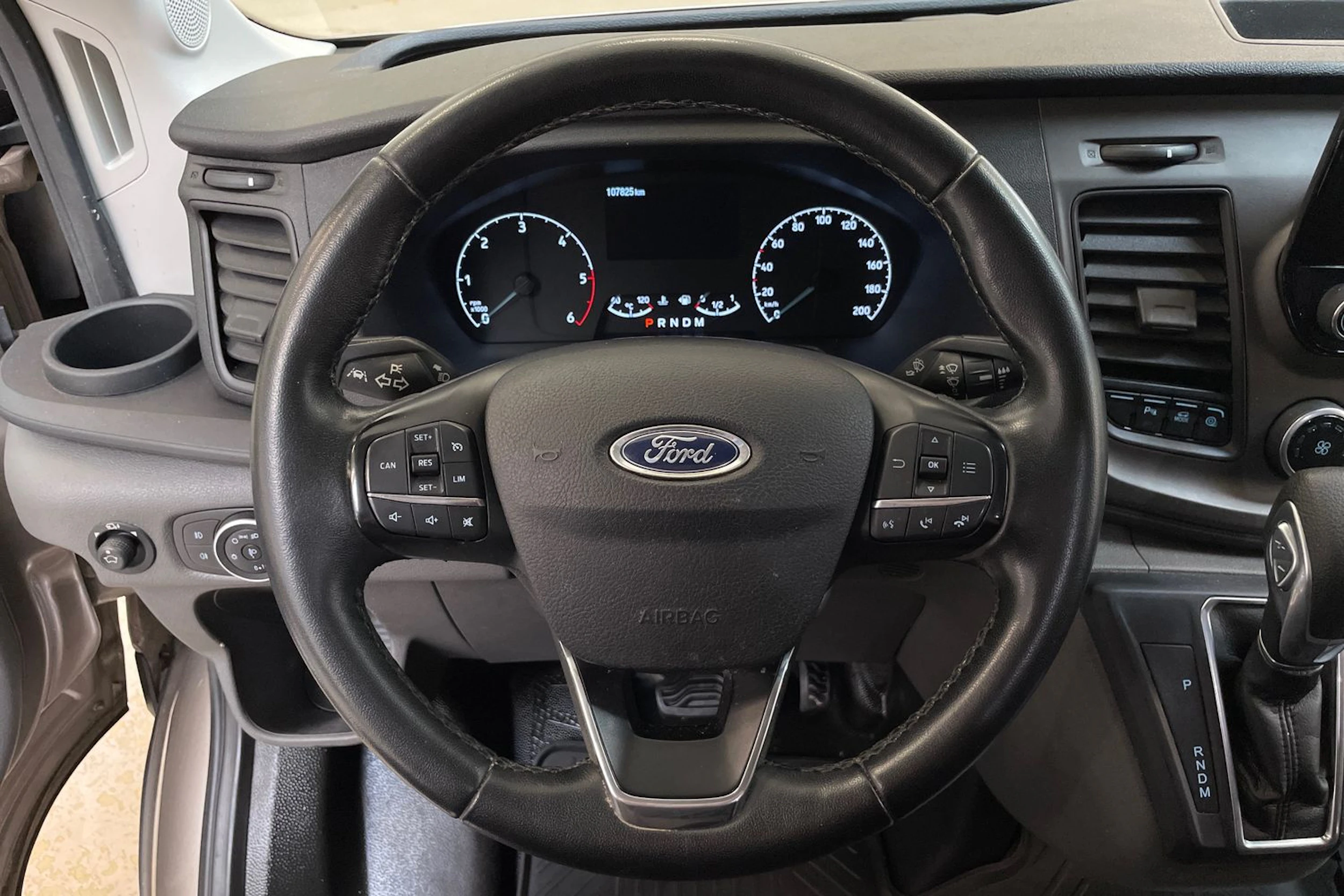 harmaa Ford Transit 2022 kuva 17.