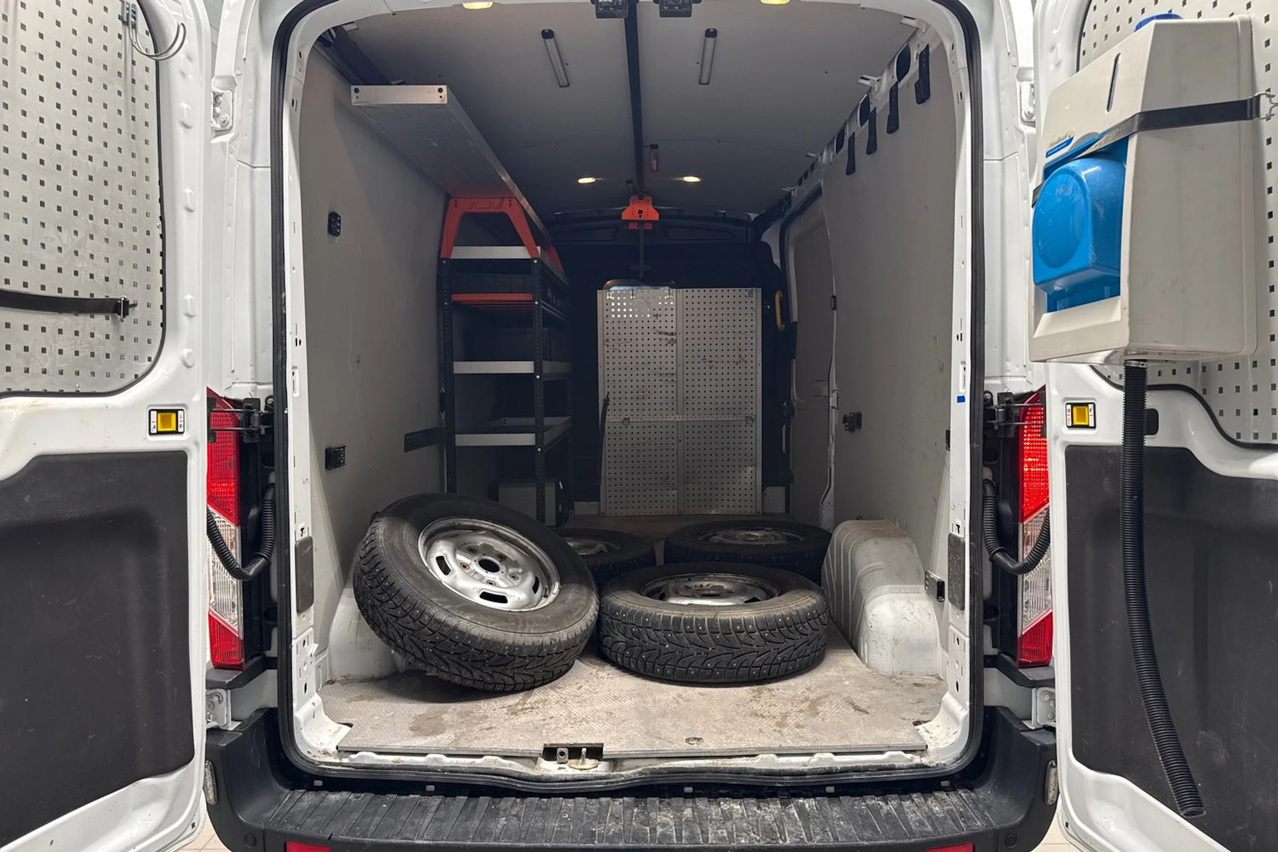 Valkoinen Ford TRANSIT 2022 kuva 16.
