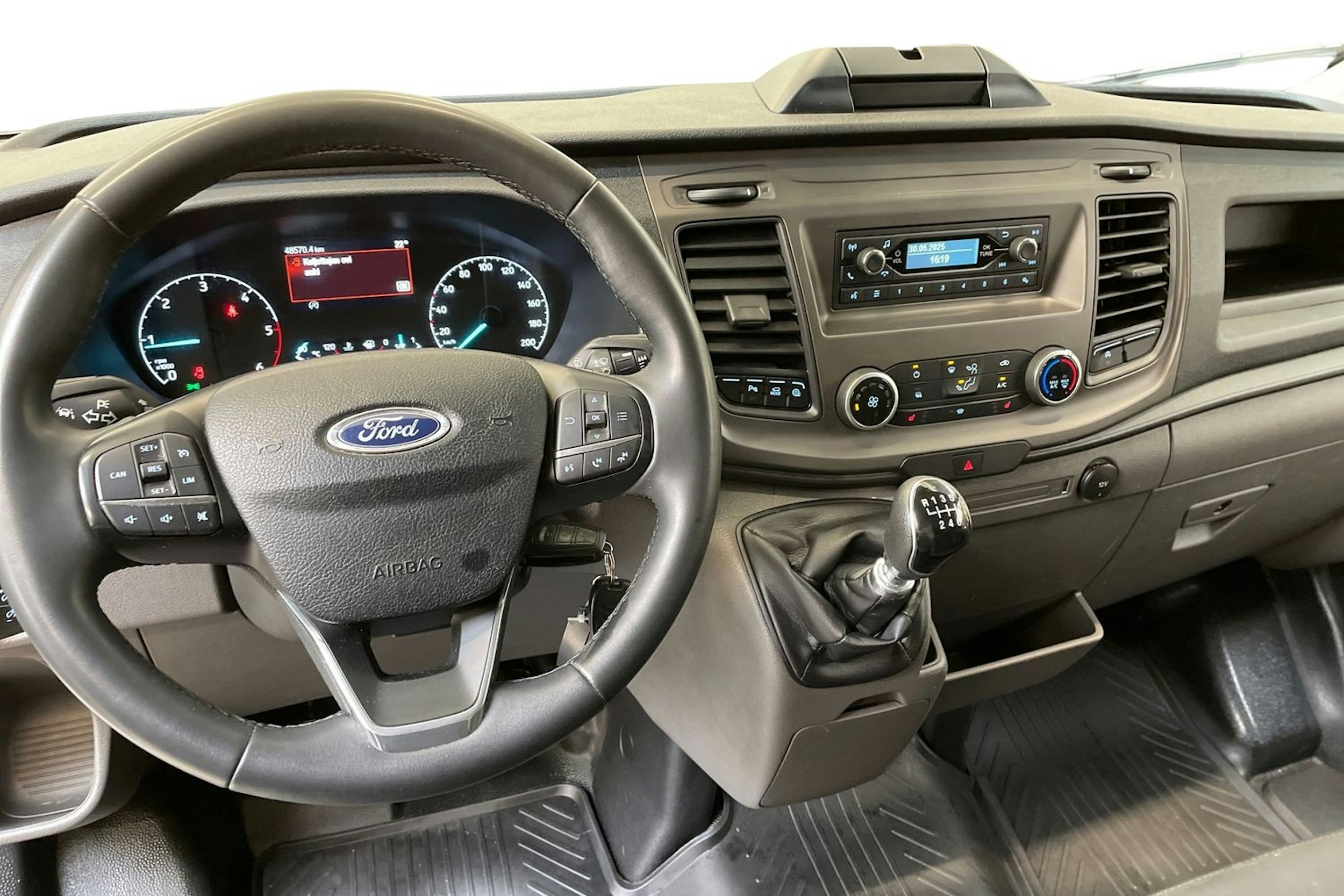 valkoinen Ford Transit 2022 kuva 9.