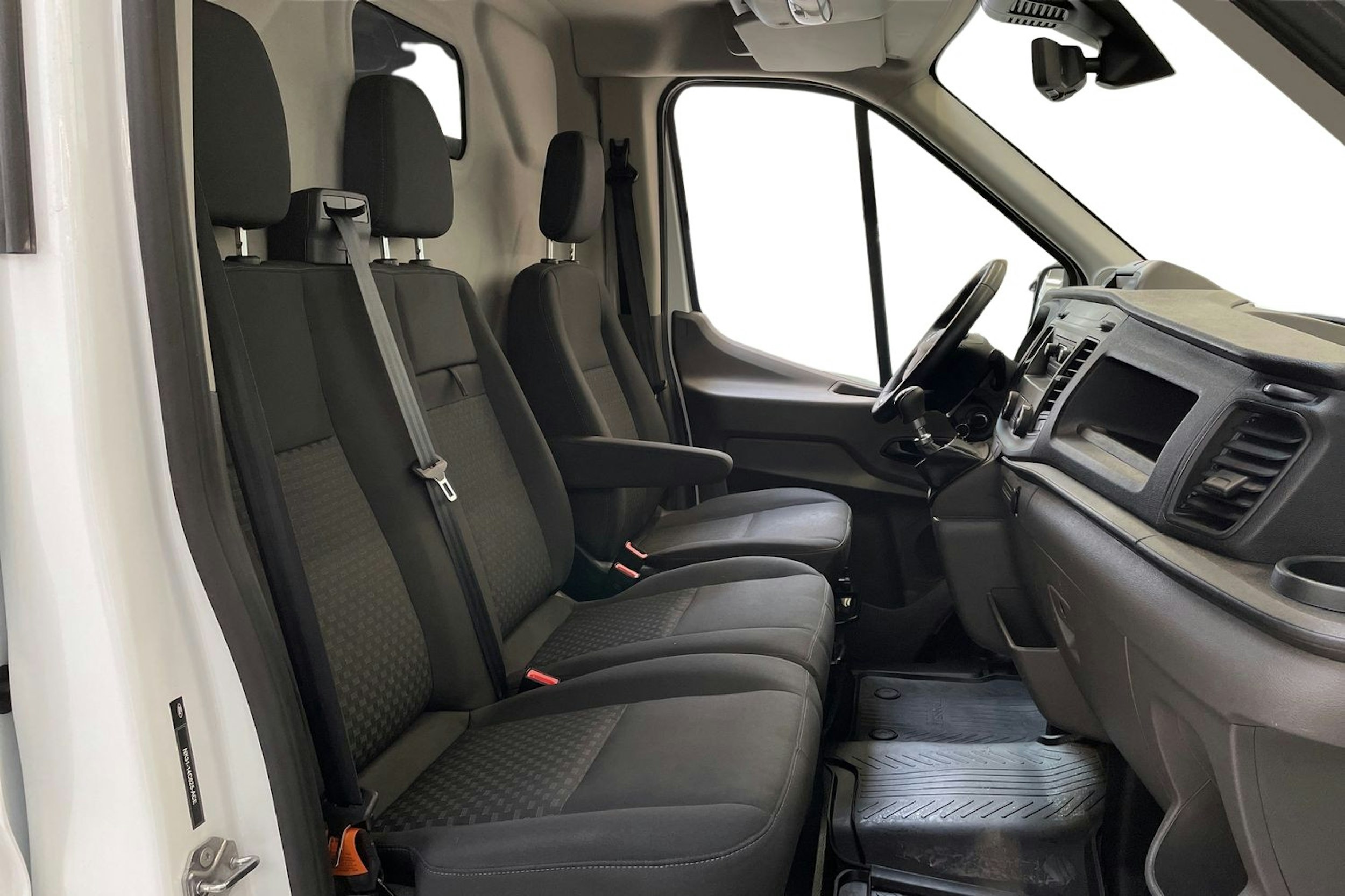 valkoinen Ford Transit 2022 kuva 10.
