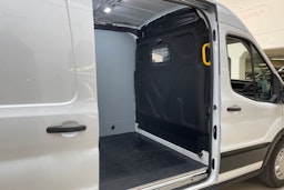 valkoinen Ford Transit 2022 kuva 14.
