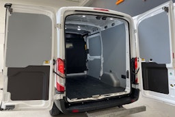 valkoinen Ford Transit 2022 kuva 15.