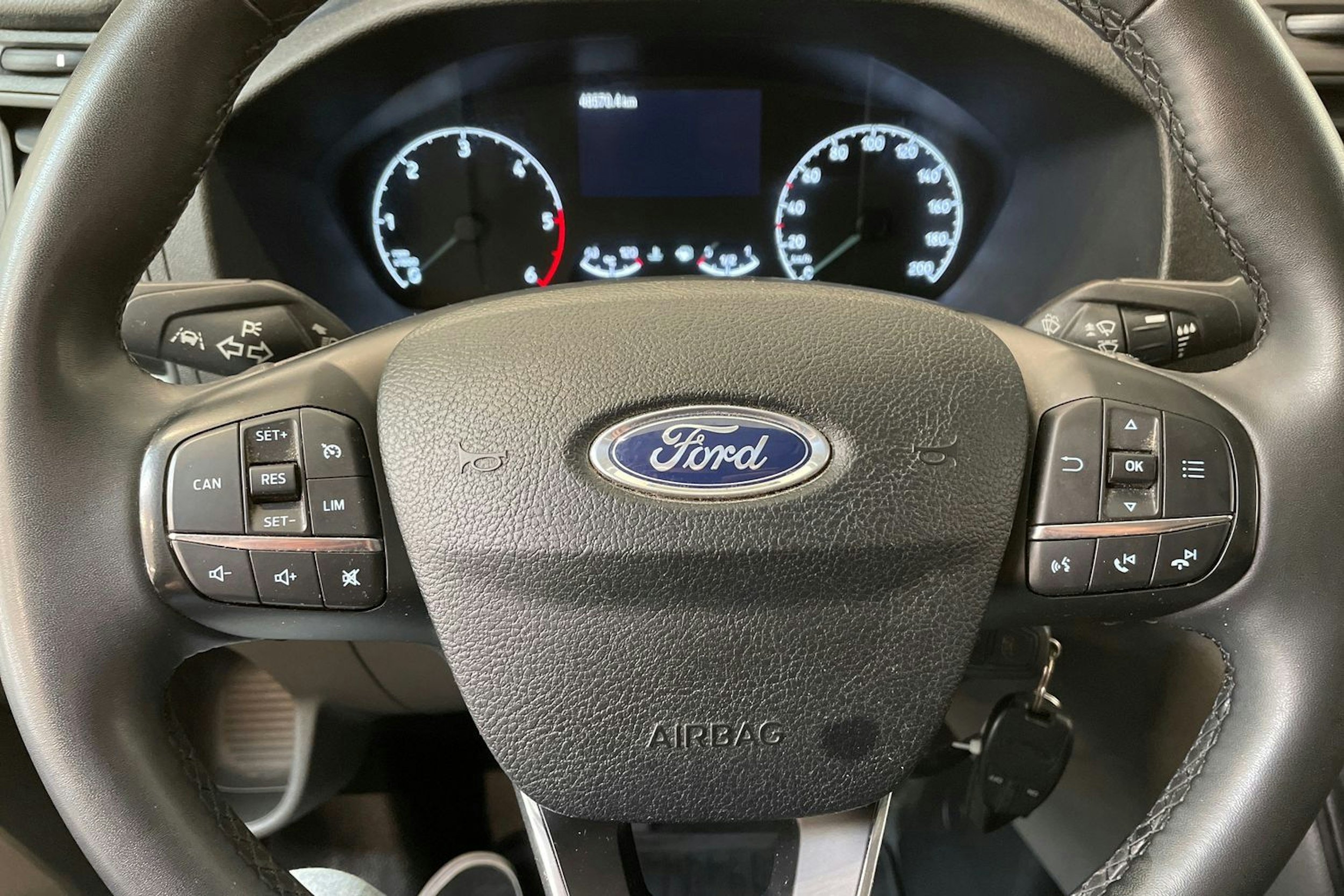 valkoinen Ford Transit 2022 kuva 18.