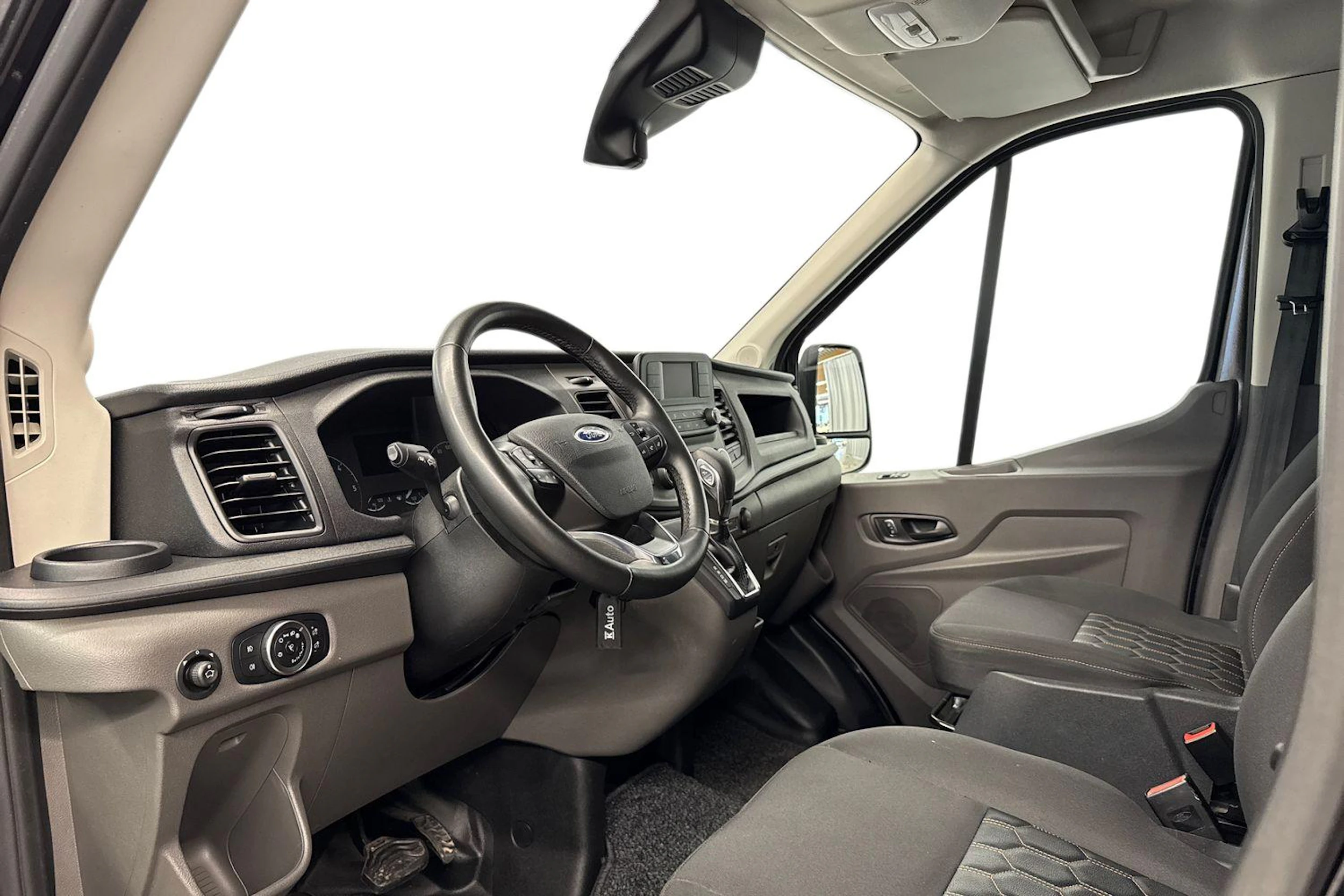 musta Ford Transit 2022 kuva 8.