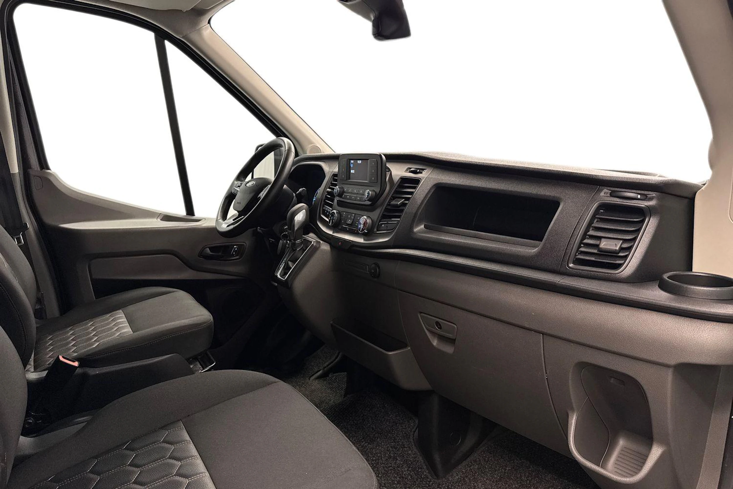 musta Ford Transit 2022 kuva 9.