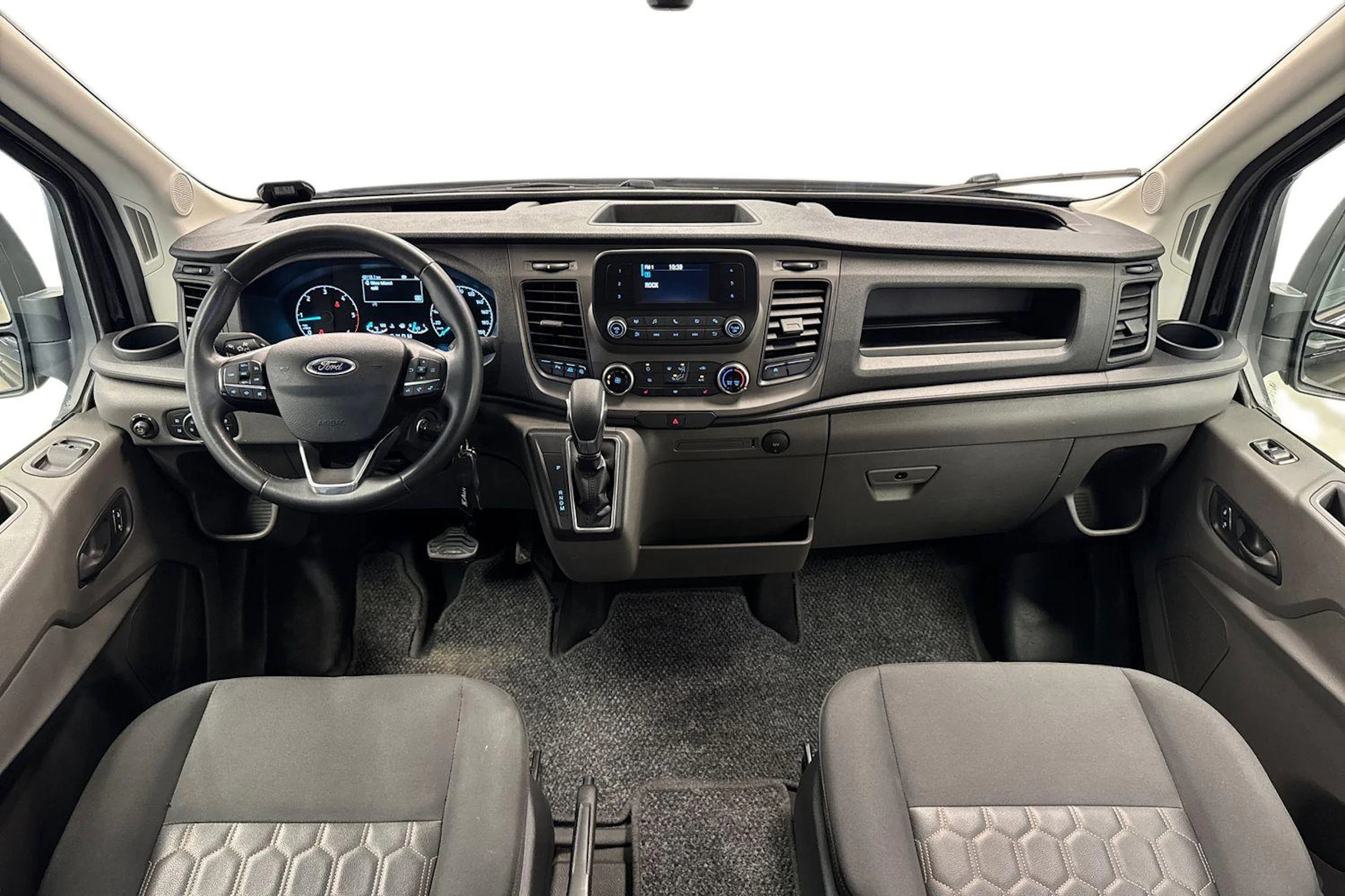 musta Ford Transit 2022 kuva 11.