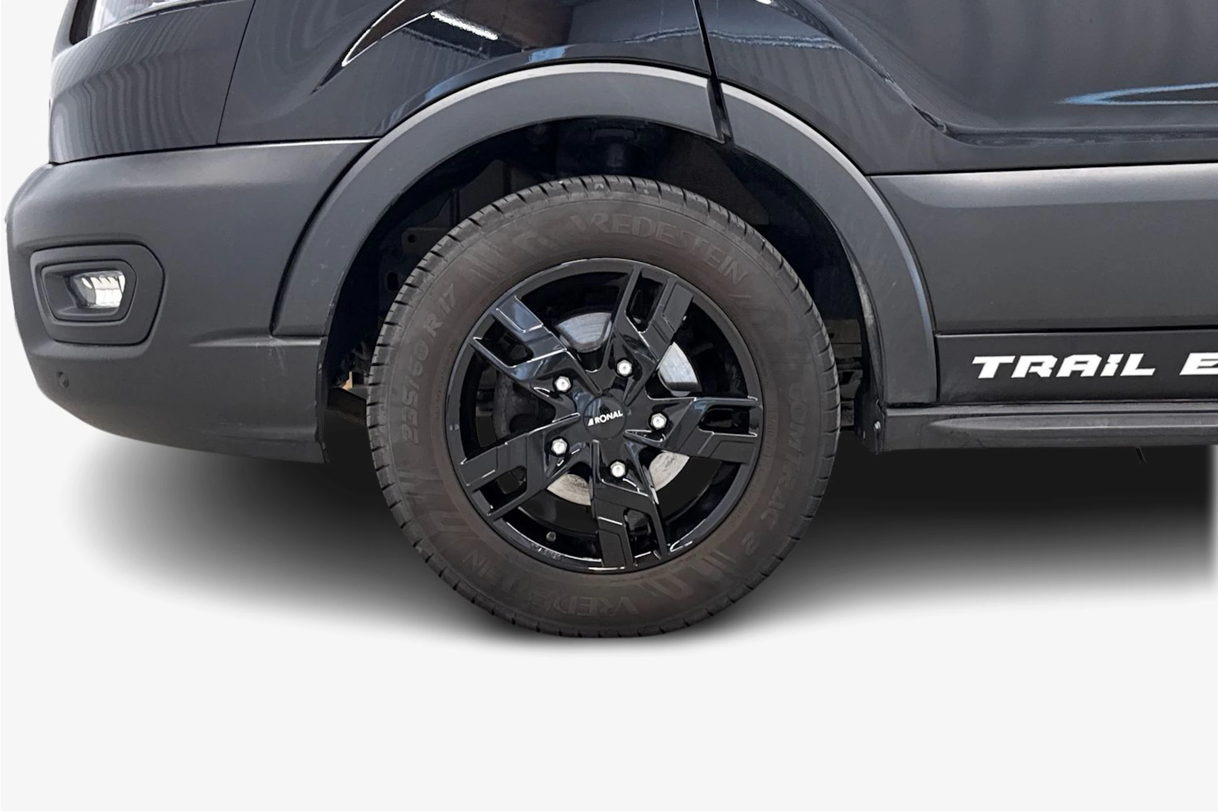 musta Ford Transit 2022 kuva 12.