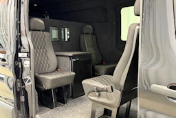 musta Ford Transit 2022 kuva 13.