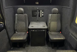 musta Ford Transit 2022 kuva 16.