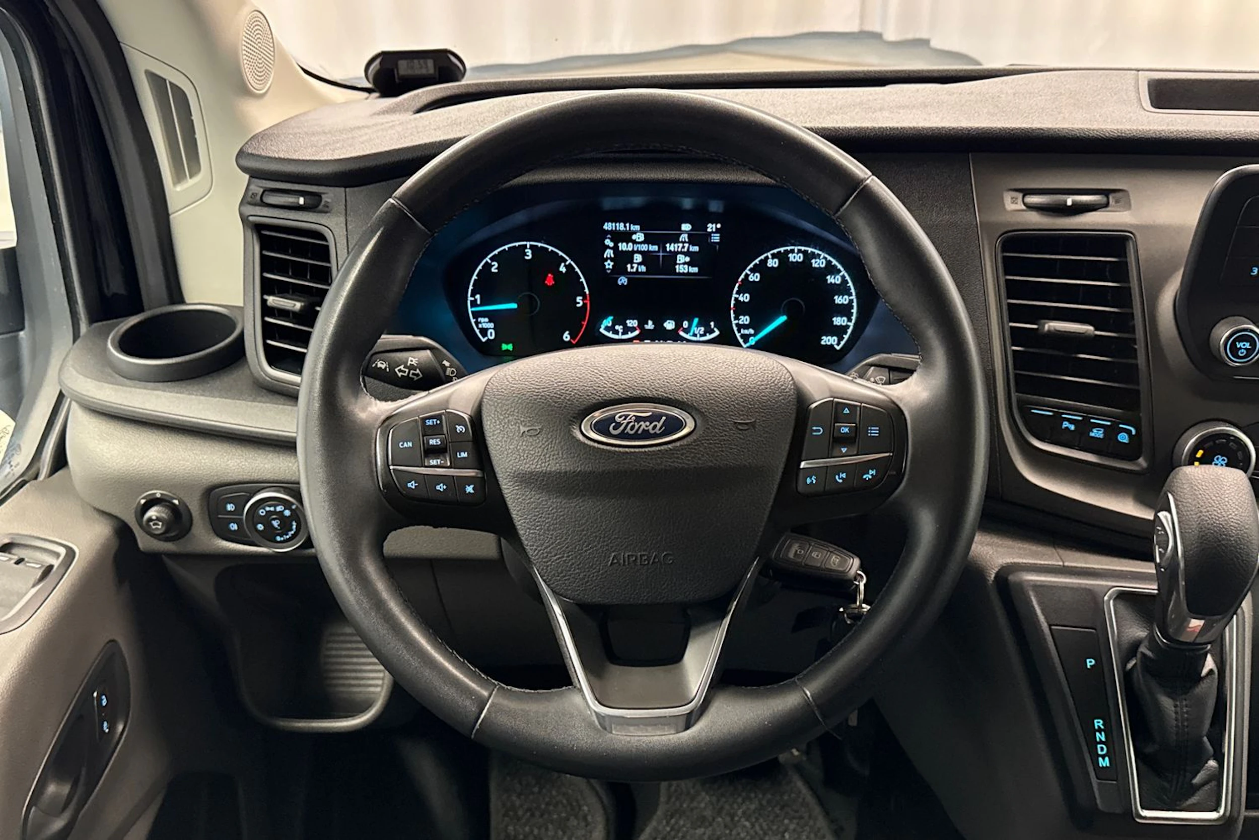 musta Ford Transit 2022 kuva 20.