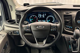 musta Ford Transit 2022 kuva 20.