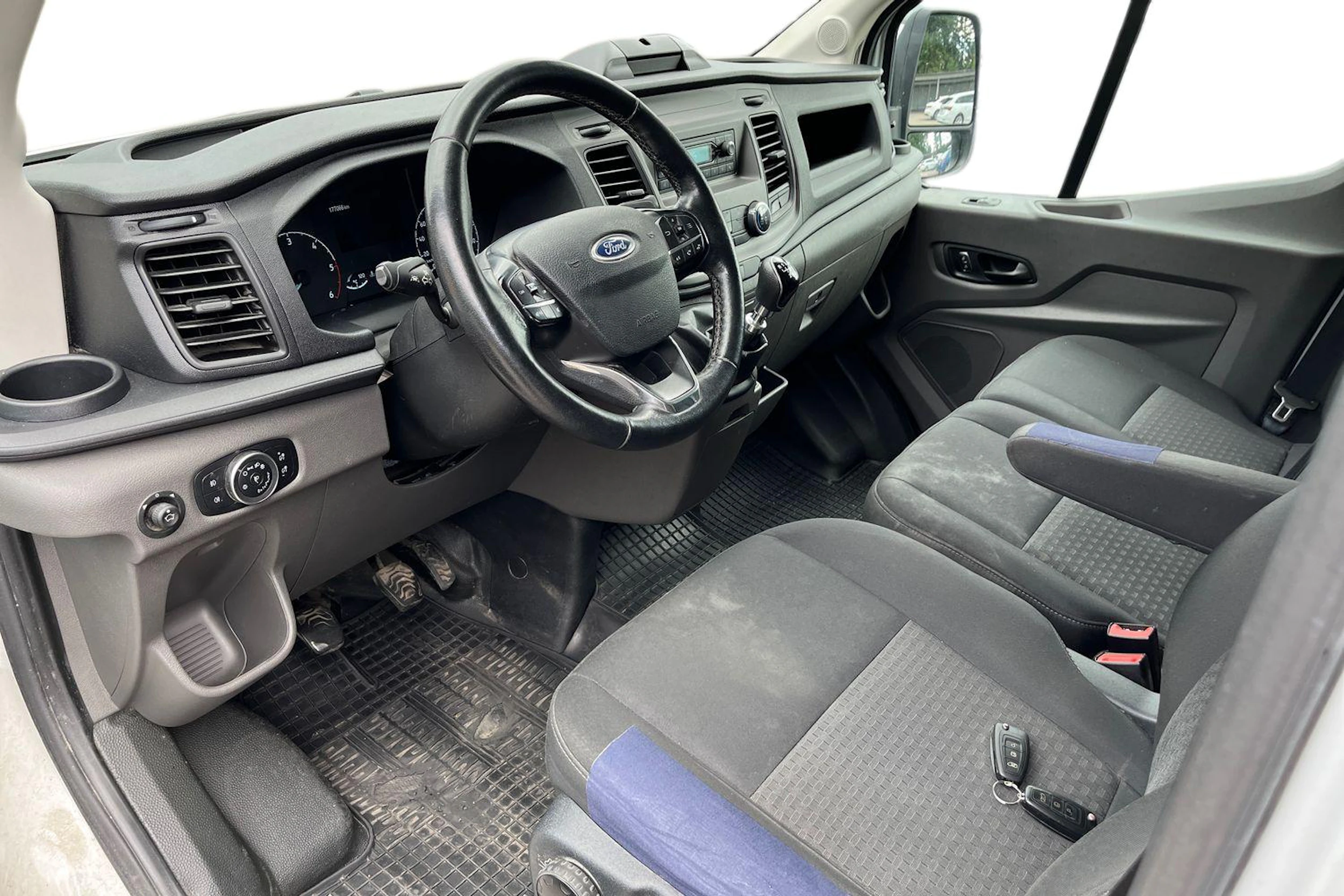 Valkoinen Ford TRANSIT 2022 kuva 3.