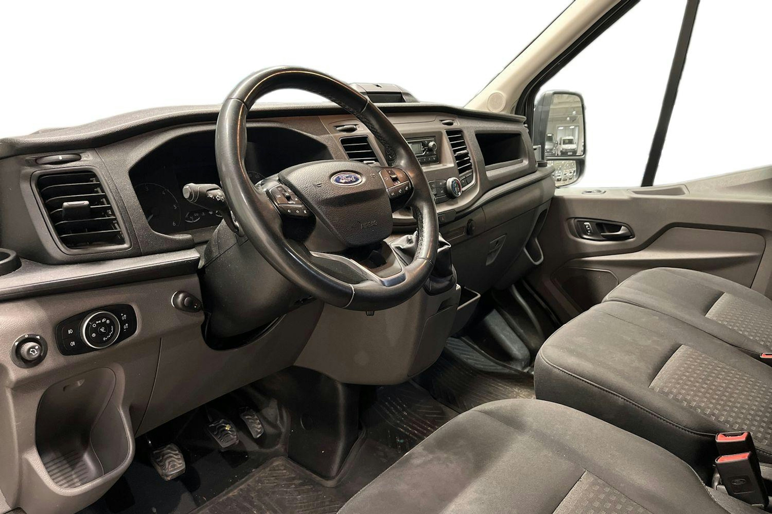 Harmaa Ford Transit 2022 kuva 3.