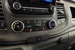 sininen Ford Transit 2022 kuva 21.