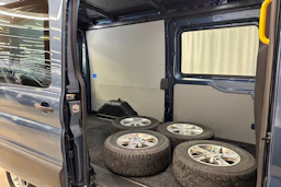 sininen Ford Transit 2022 kuva 25.