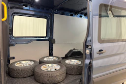 sininen Ford Transit 2022 kuva 28.