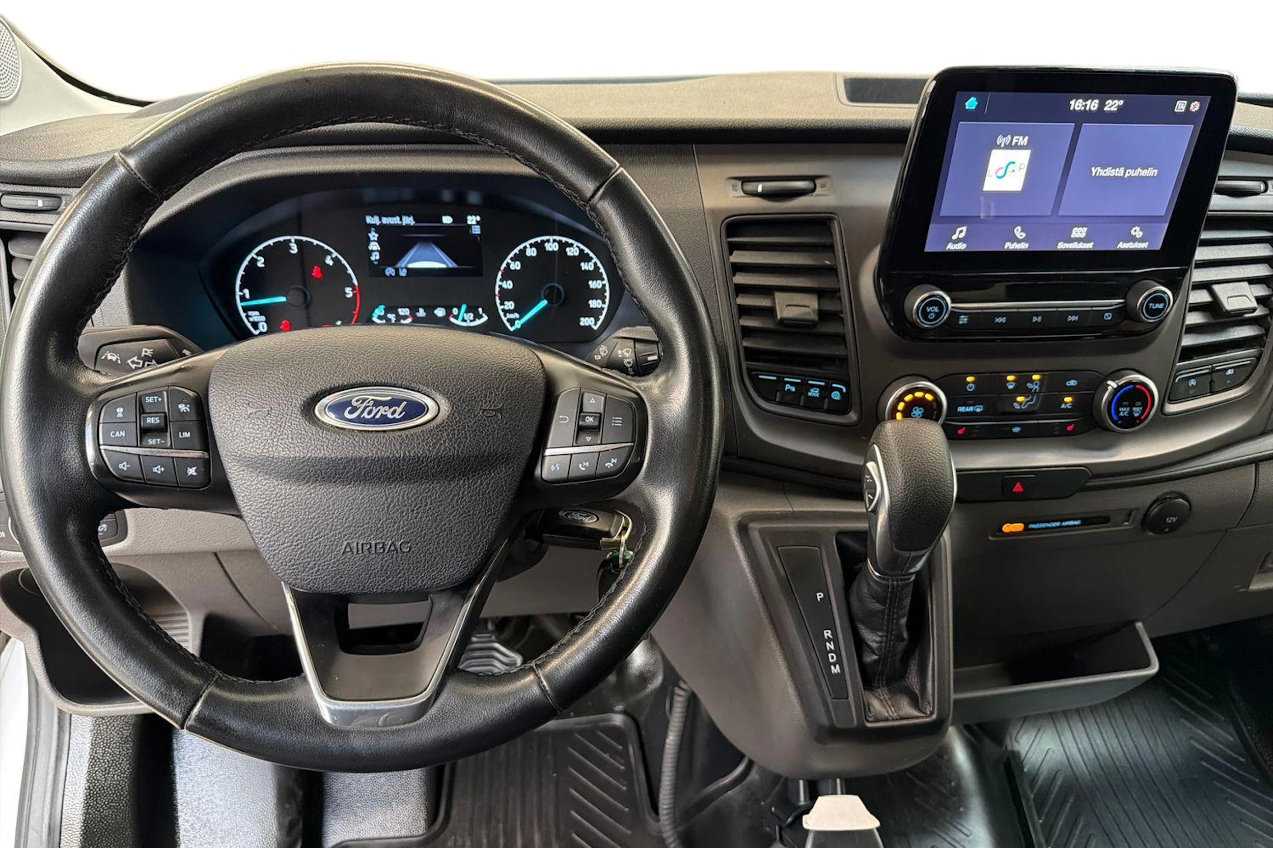 valkoinen Ford Transit 2022 kuva 7.