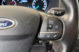 valkoinen Ford Transit 2022 kuva 12.