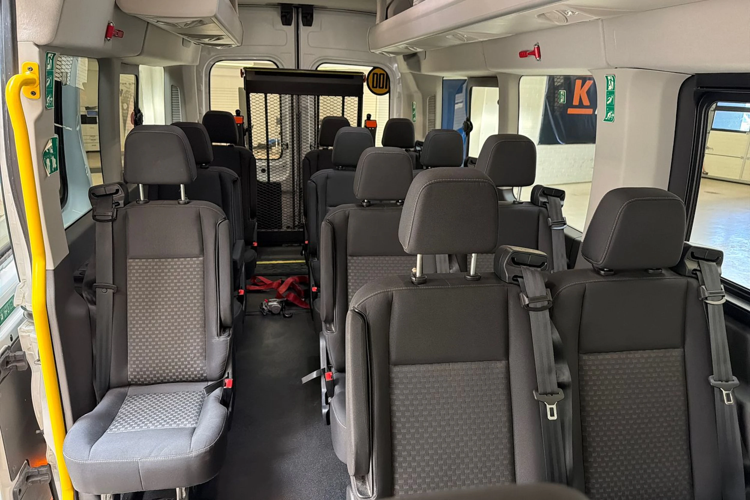 valkoinen Ford Transit 2022 kuva 21.