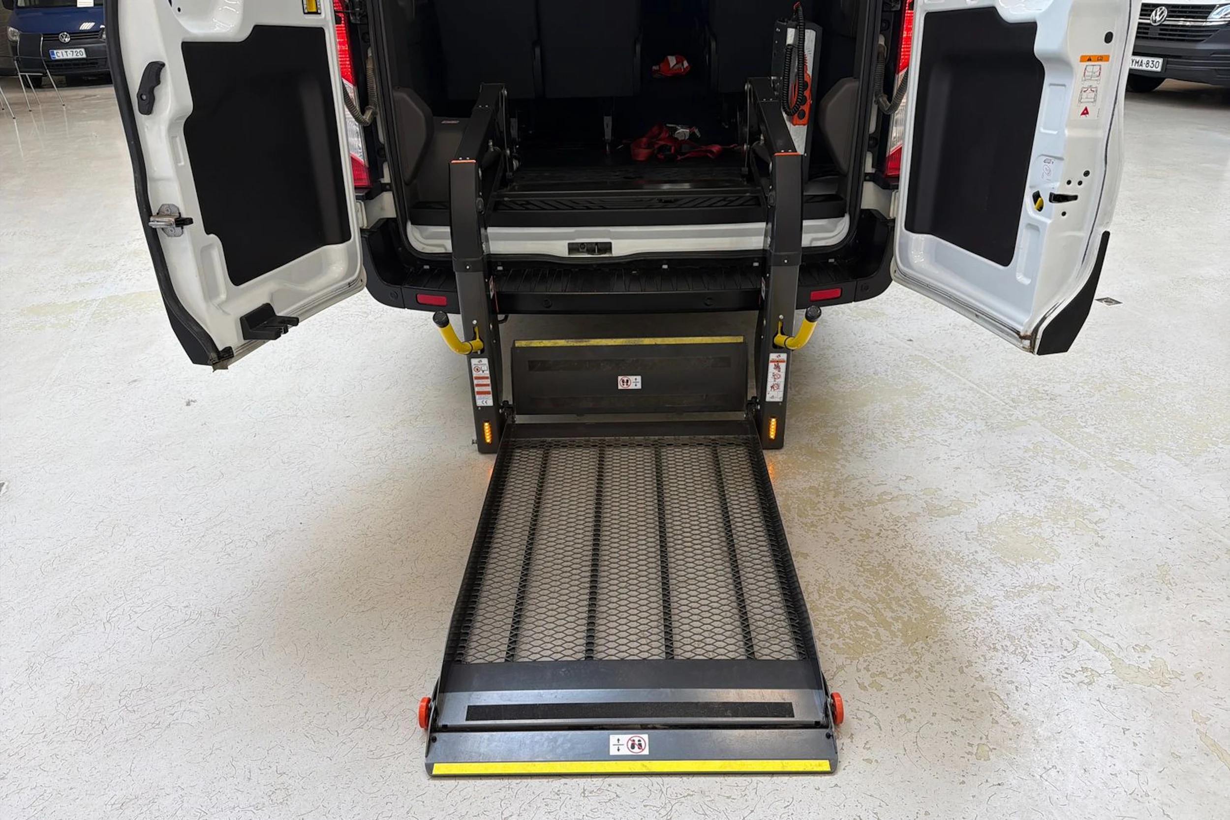 valkoinen Ford Transit 2022 kuva 26.