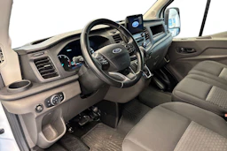 valkoinen Ford Transit 2022 kuva 3.